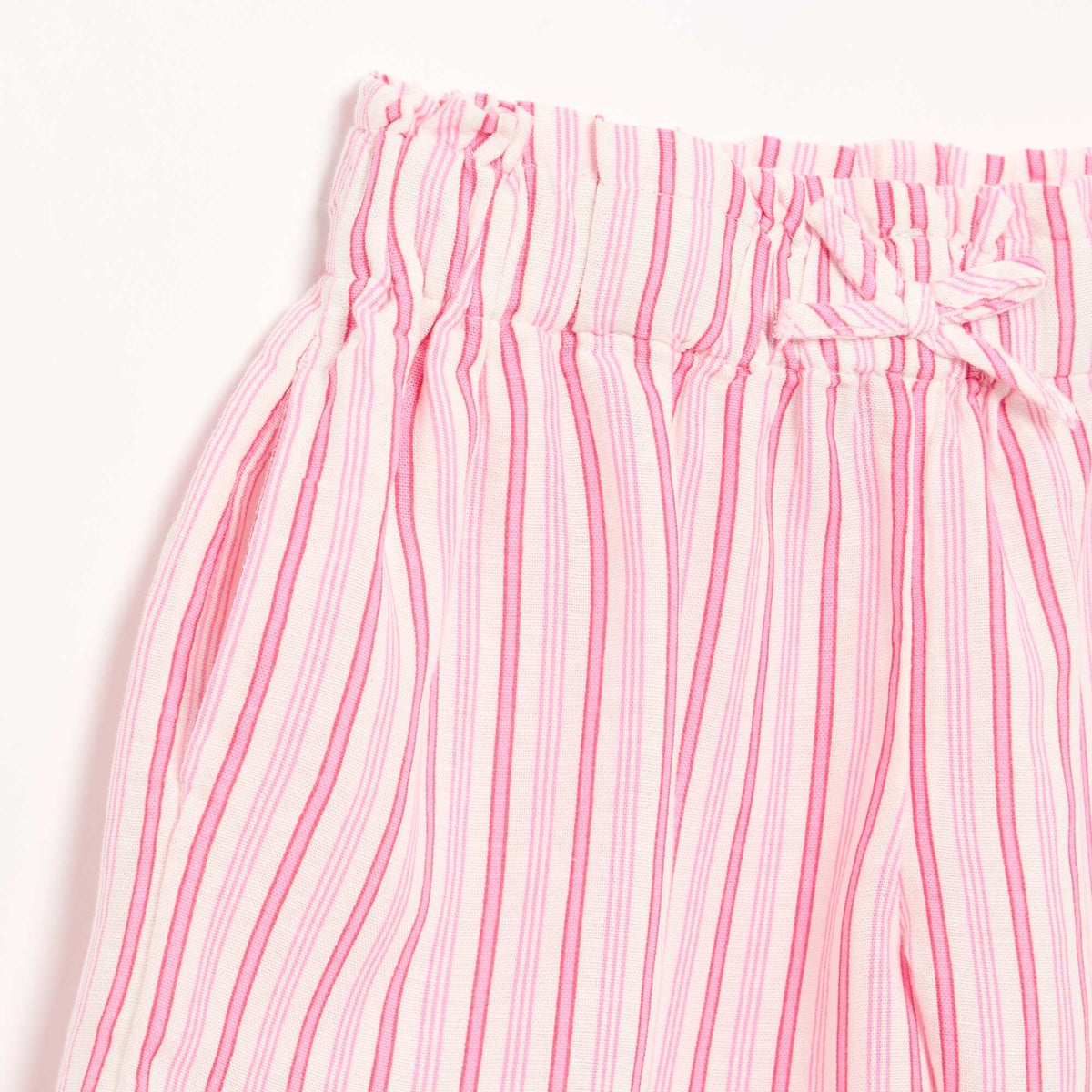 Pantalón corto liso con lazo de fantasía ROSA