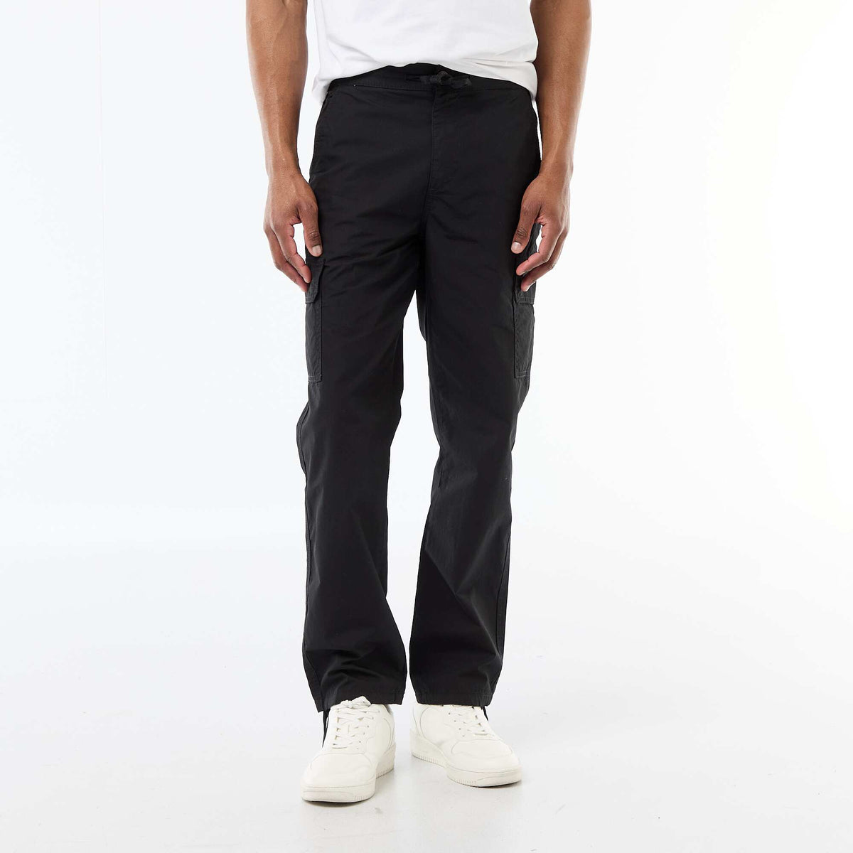 Pantalón multibolsillos regular fit NEGRO