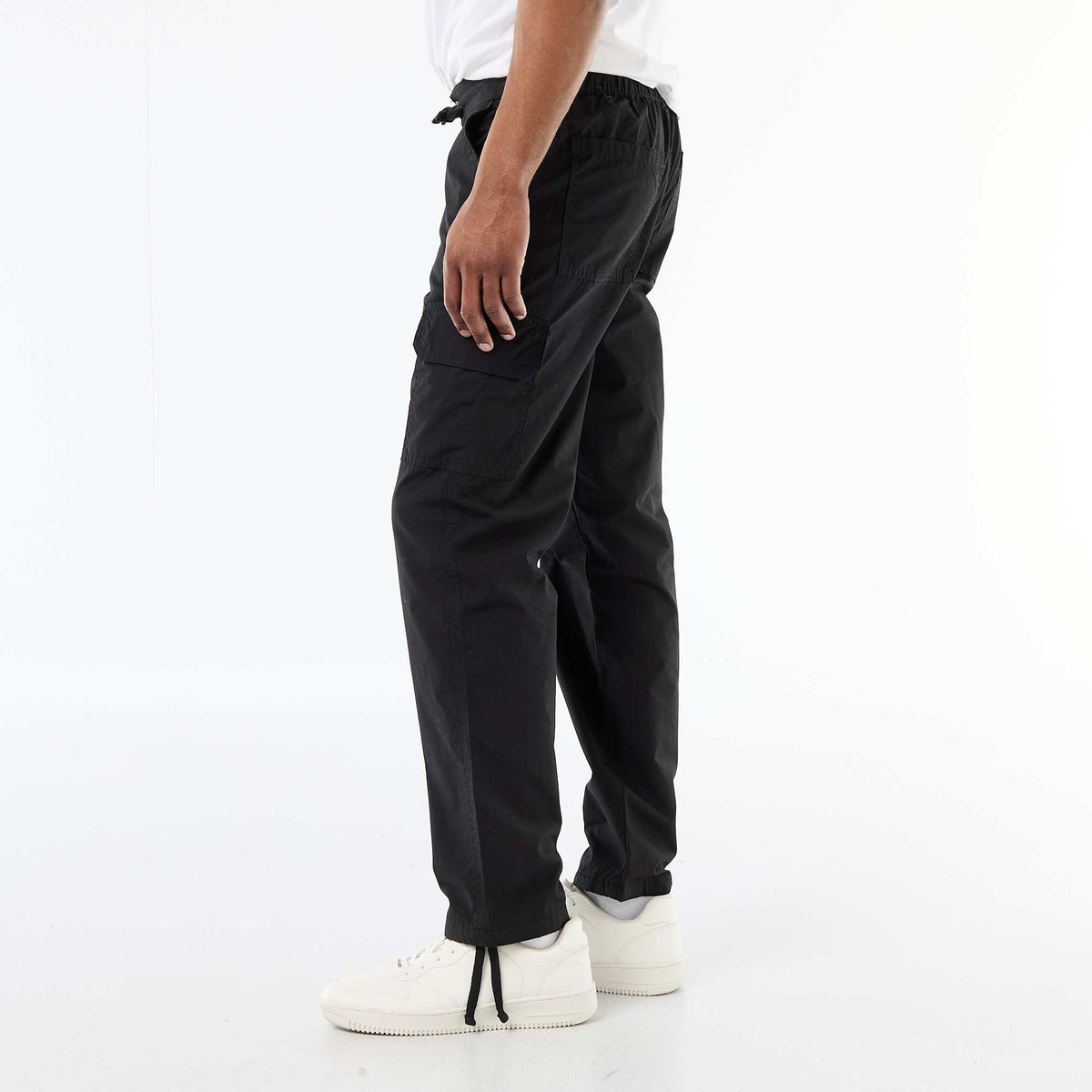 Pantalón multibolsillos regular fit NEGRO