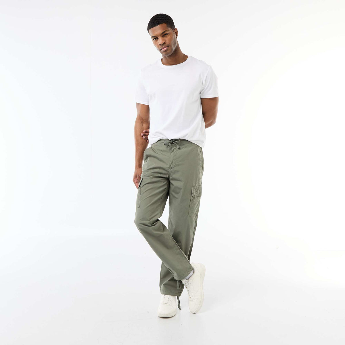 Pantalón multibolsillos regular fit VERDE