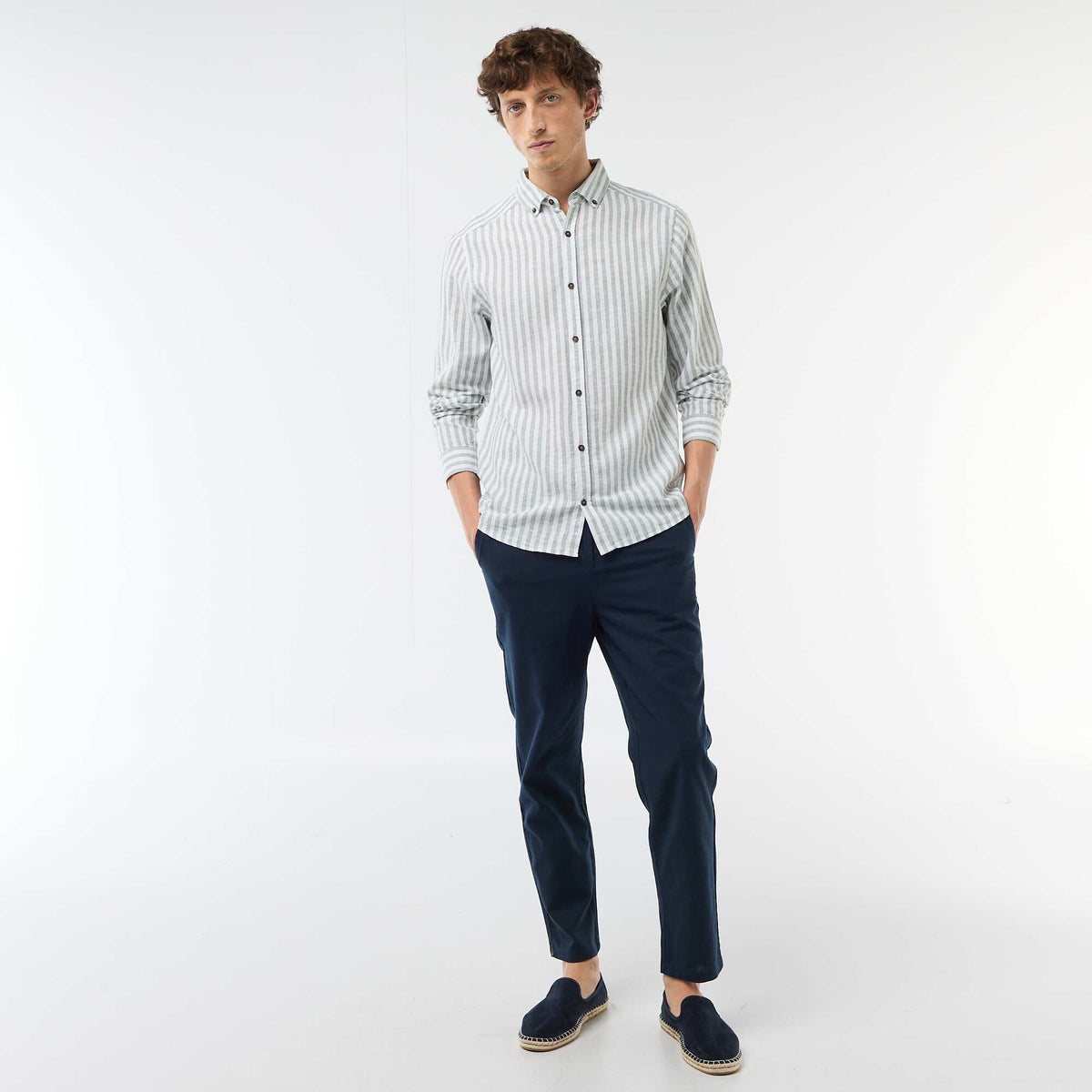 Pantalón chino regular de lino mezclado AZUL