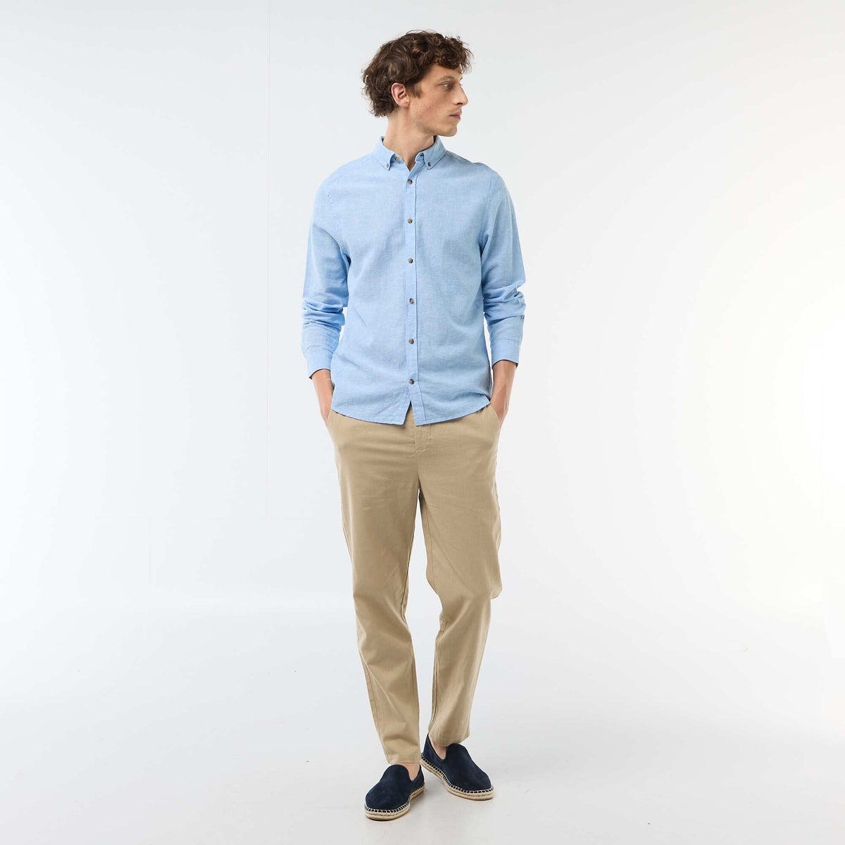 Pantalón chino regular de lino mezclado BEIGE