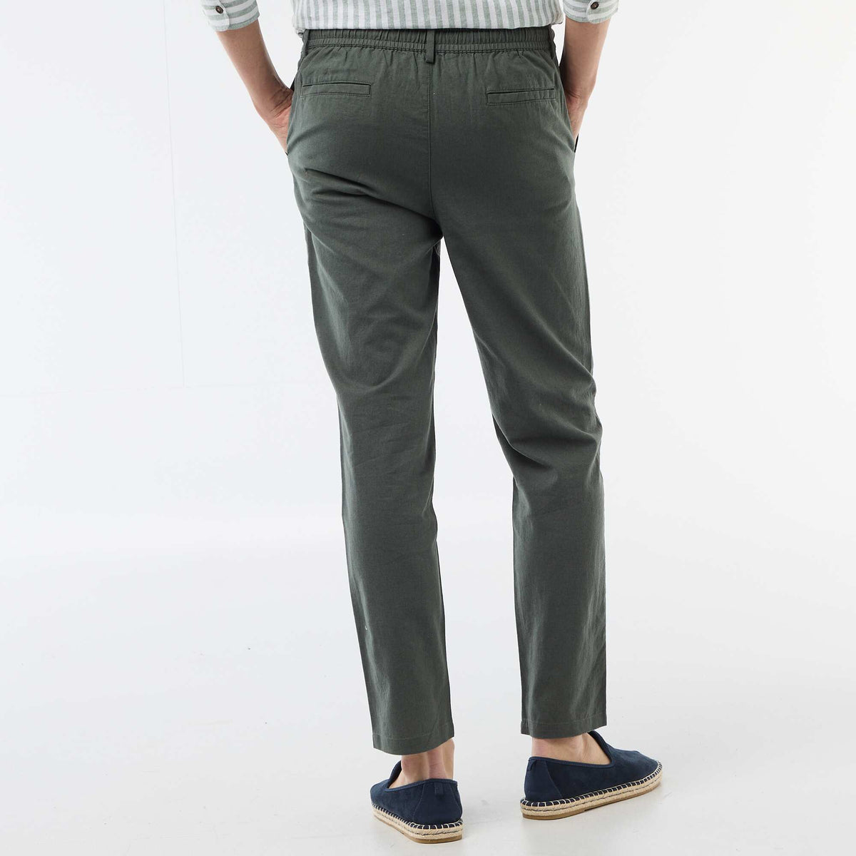 Pantalón chino regular de lino mezclado VERDE