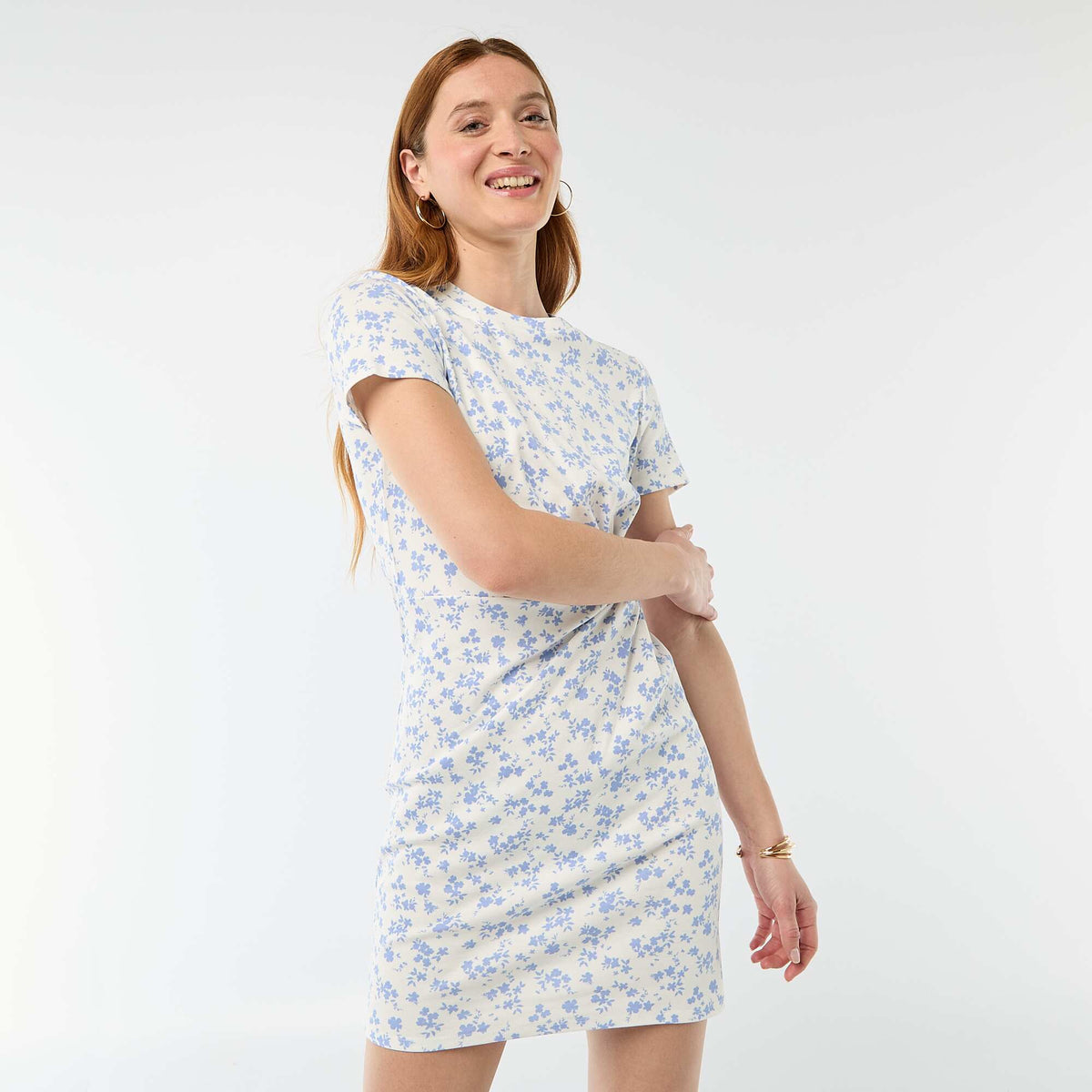 Vestido camiseta corto con nudo decorativo BEIGE