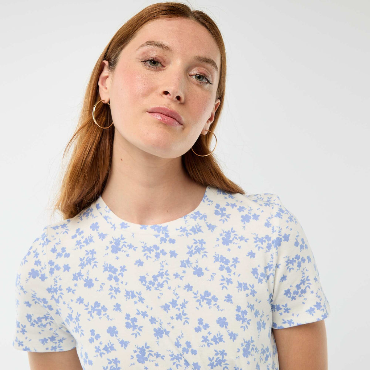 Vestido camiseta corto con nudo decorativo BEIGE