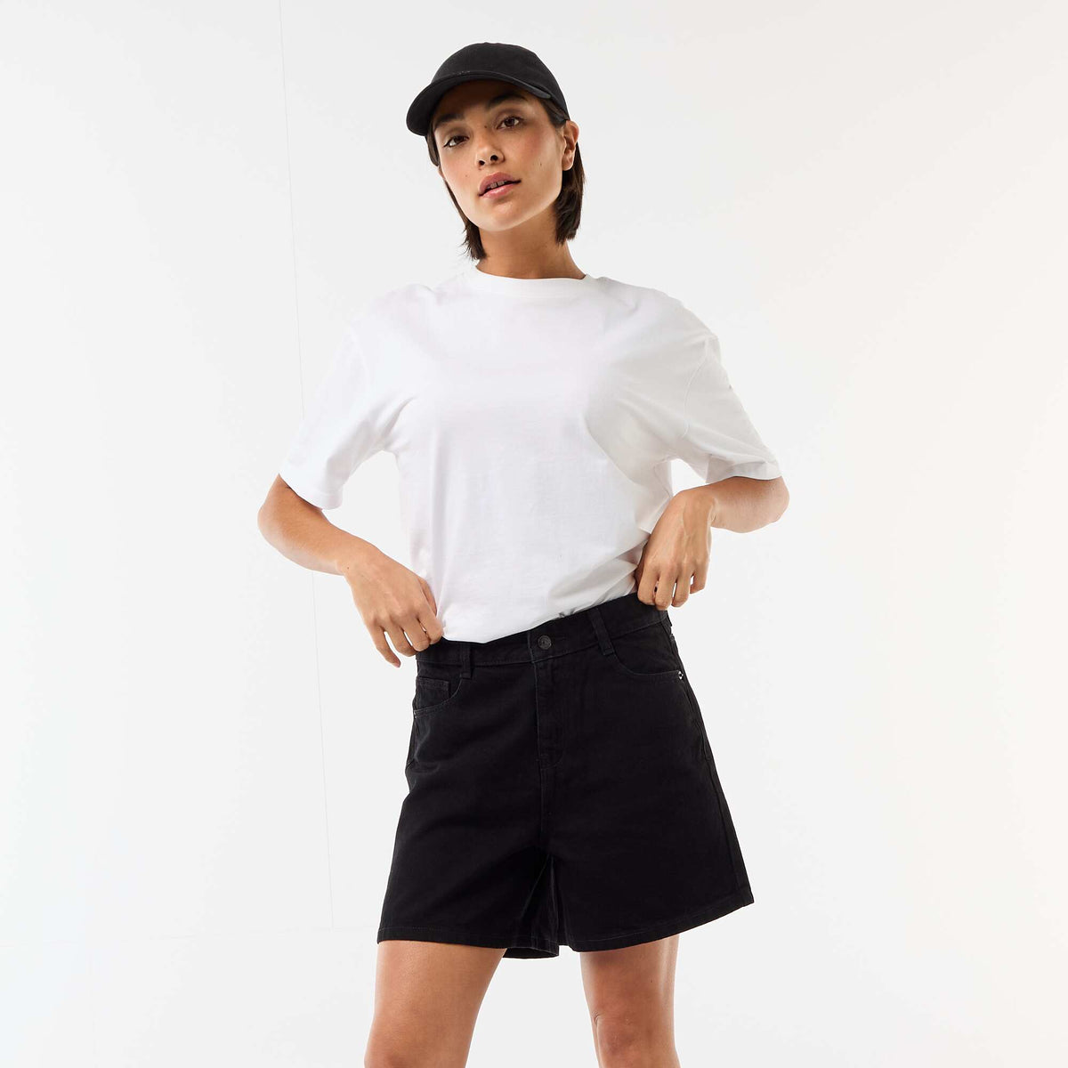 Pantalón corto jean de tiro alto NEGRO