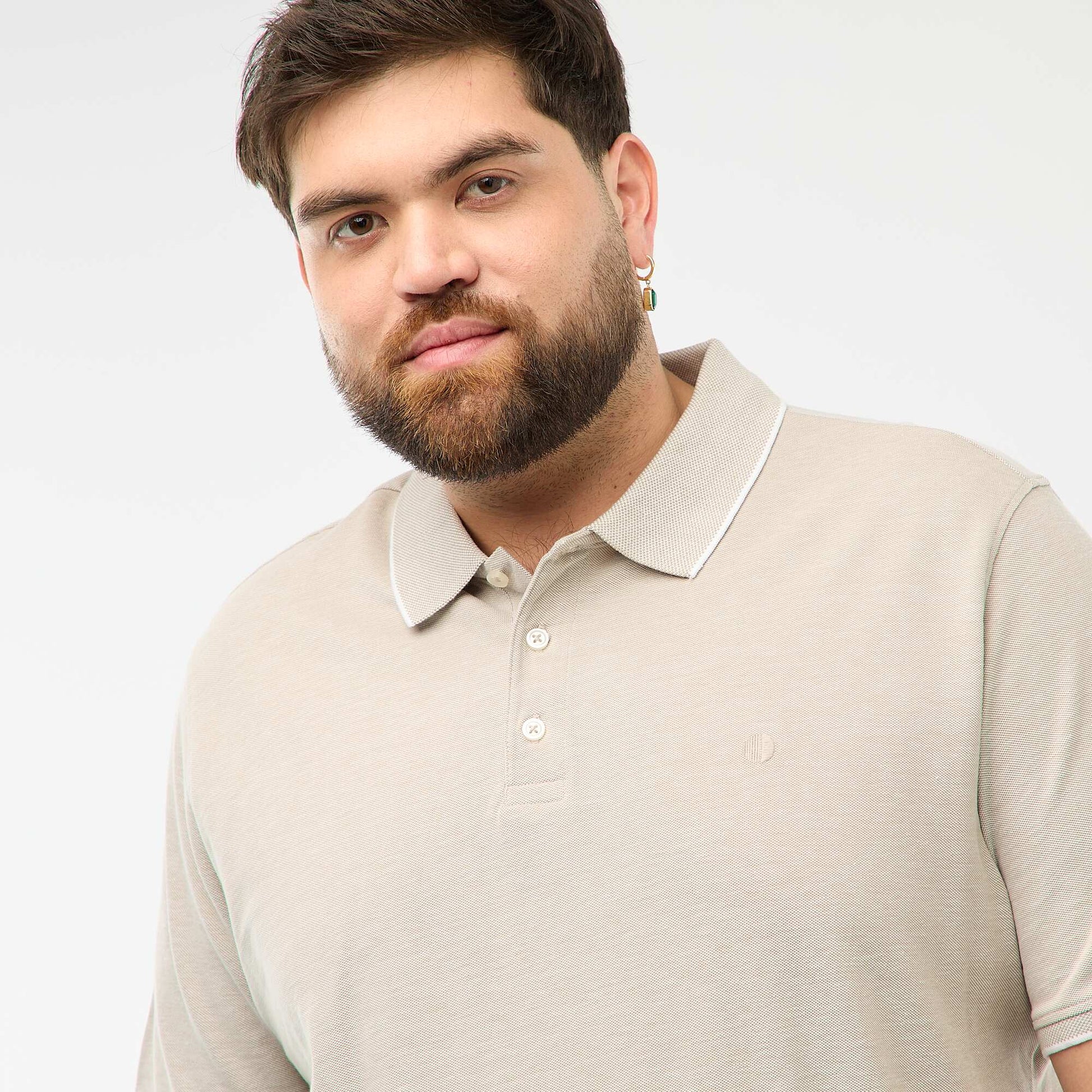 Remera corte regular BEIGE