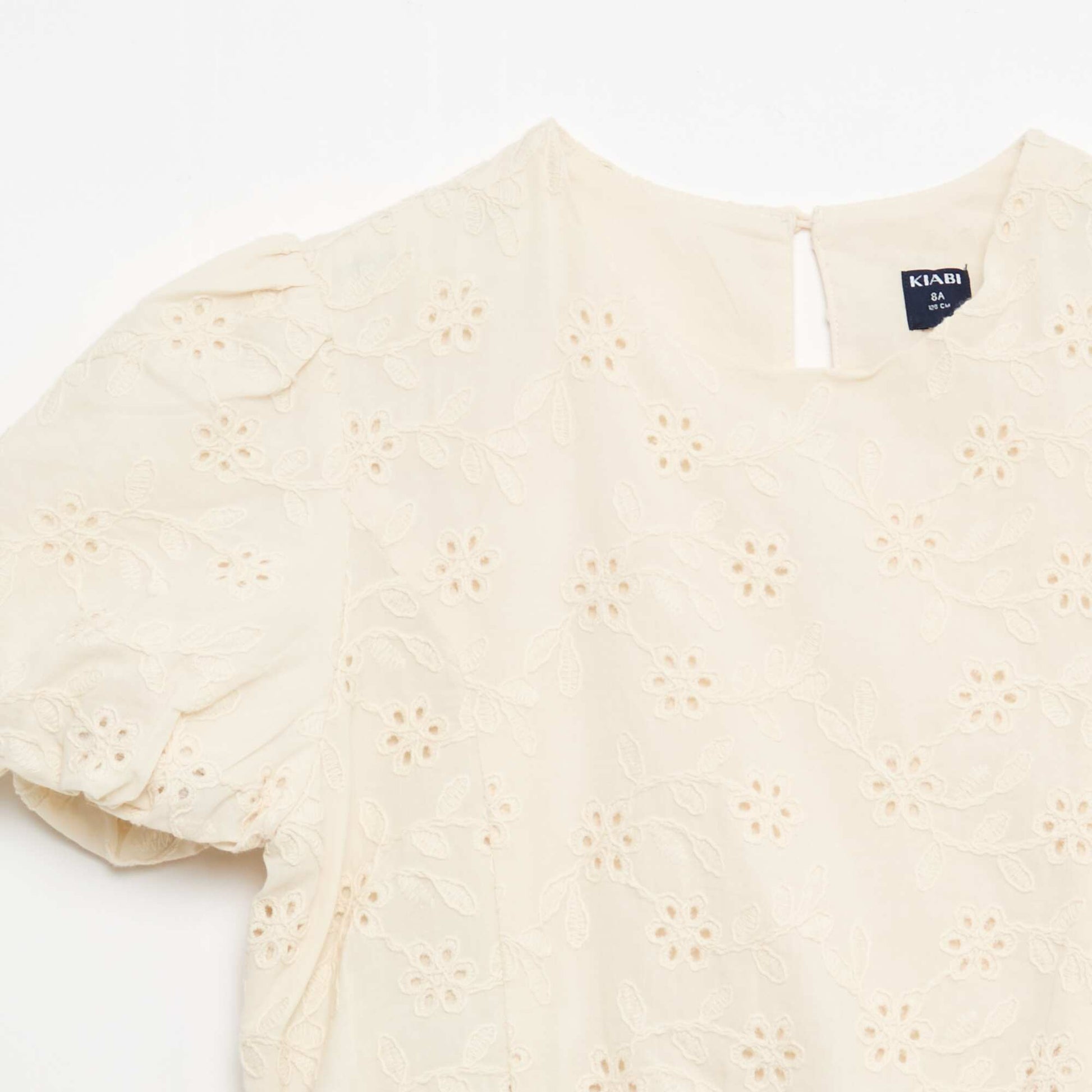 Blusa con bordados de flores y manga corta BLANCO