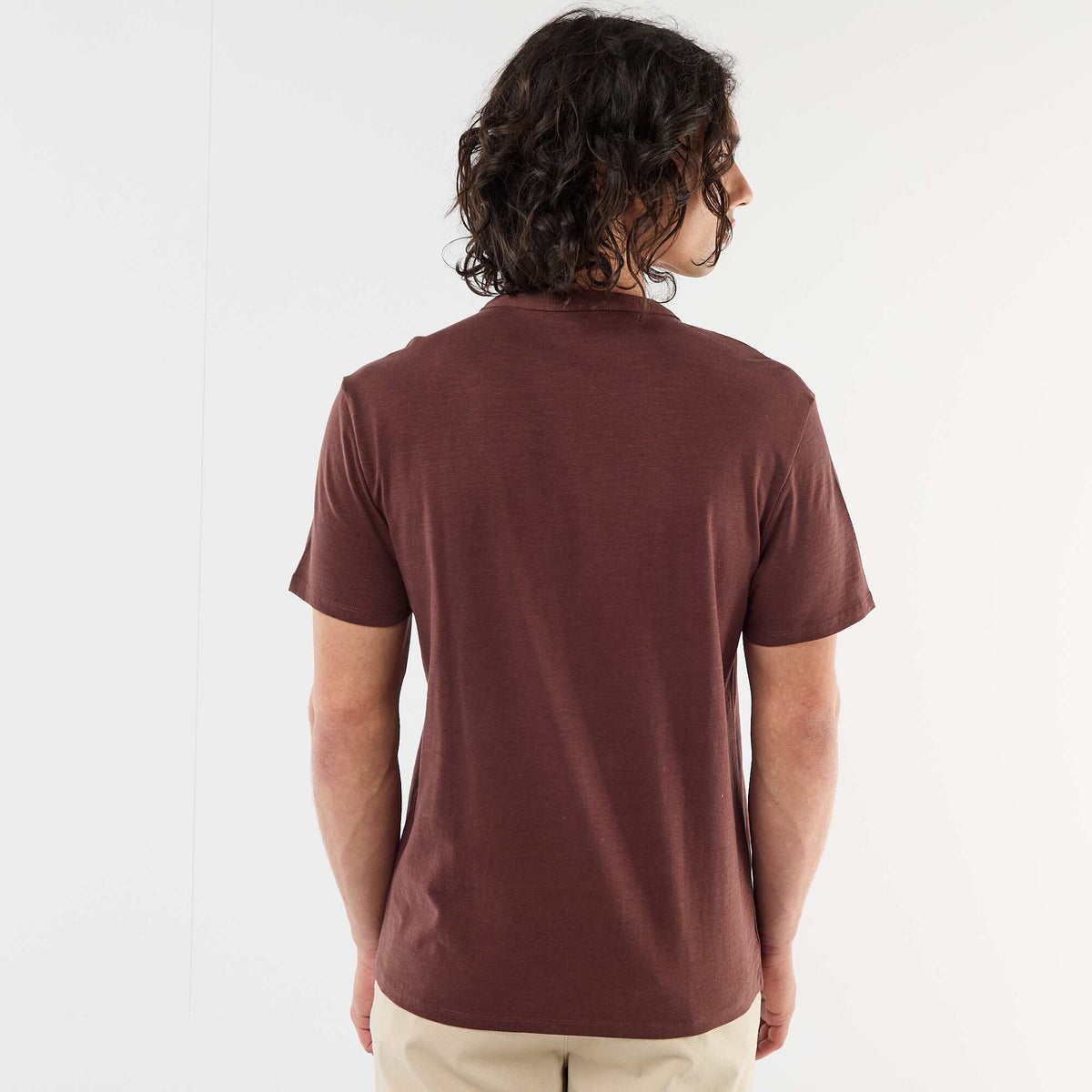 Camiseta de manga corta con cuello tunecino MARRON