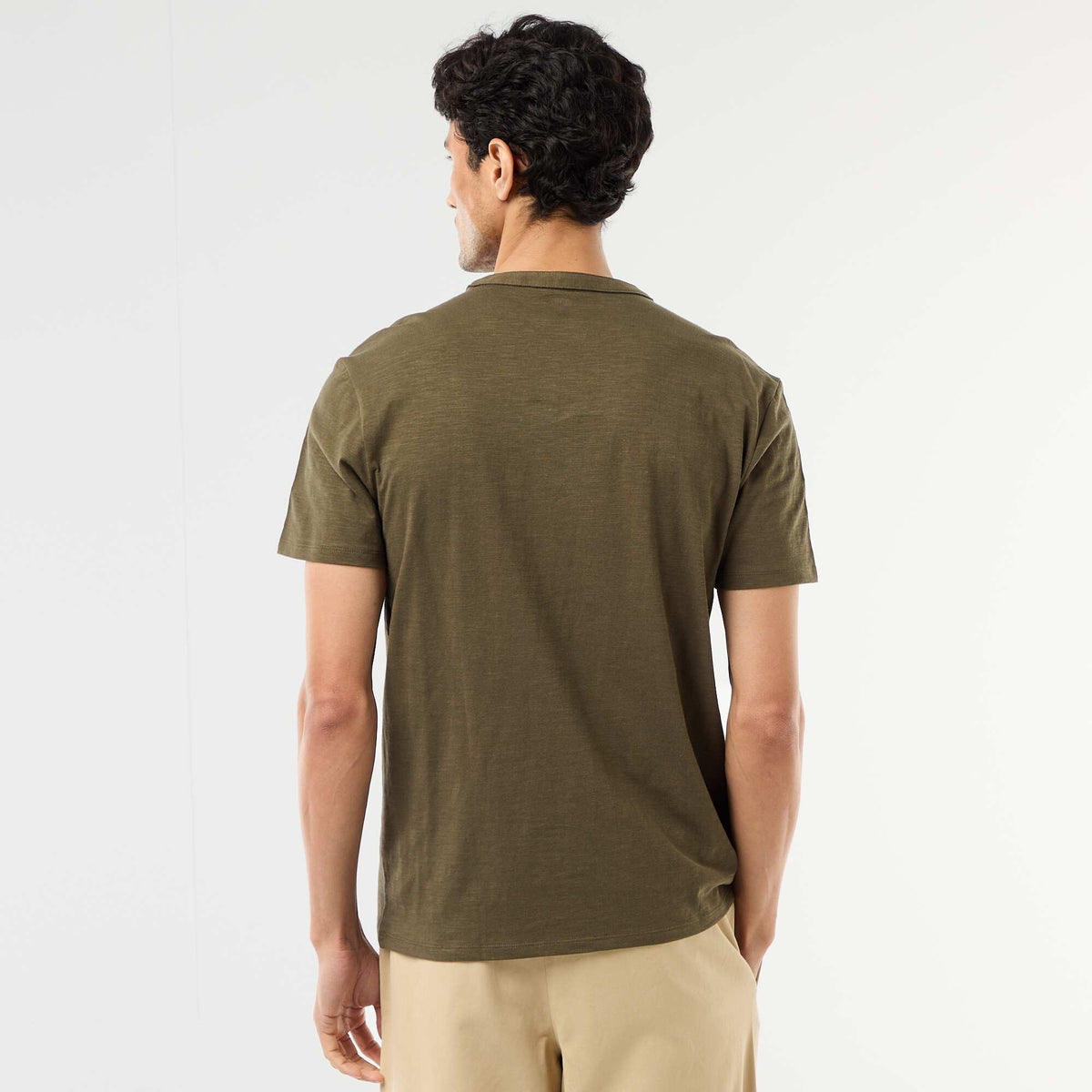 Camiseta de manga corta con cuello tunecino KAKI