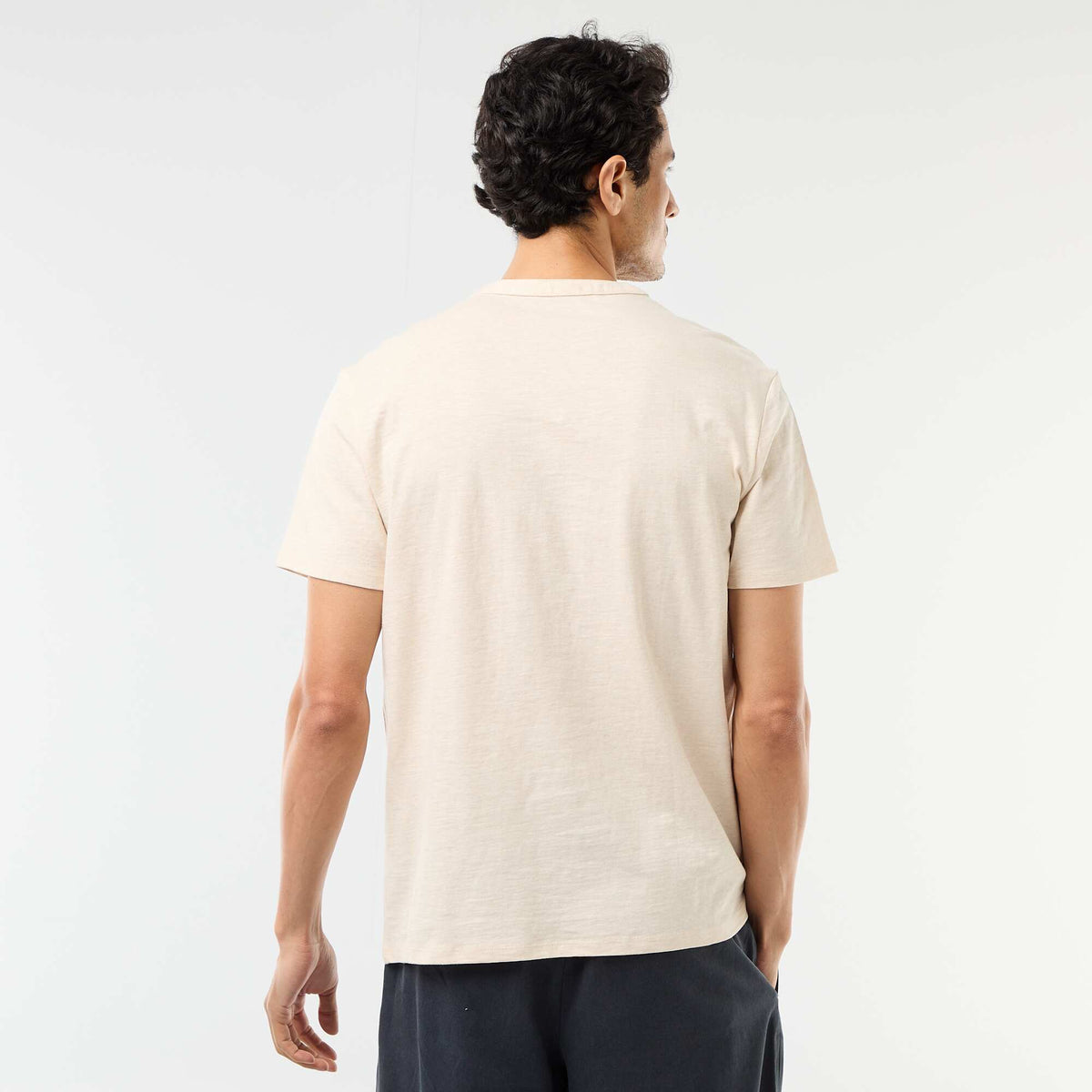 Camiseta de manga corta con cuello tunecino BEIGE