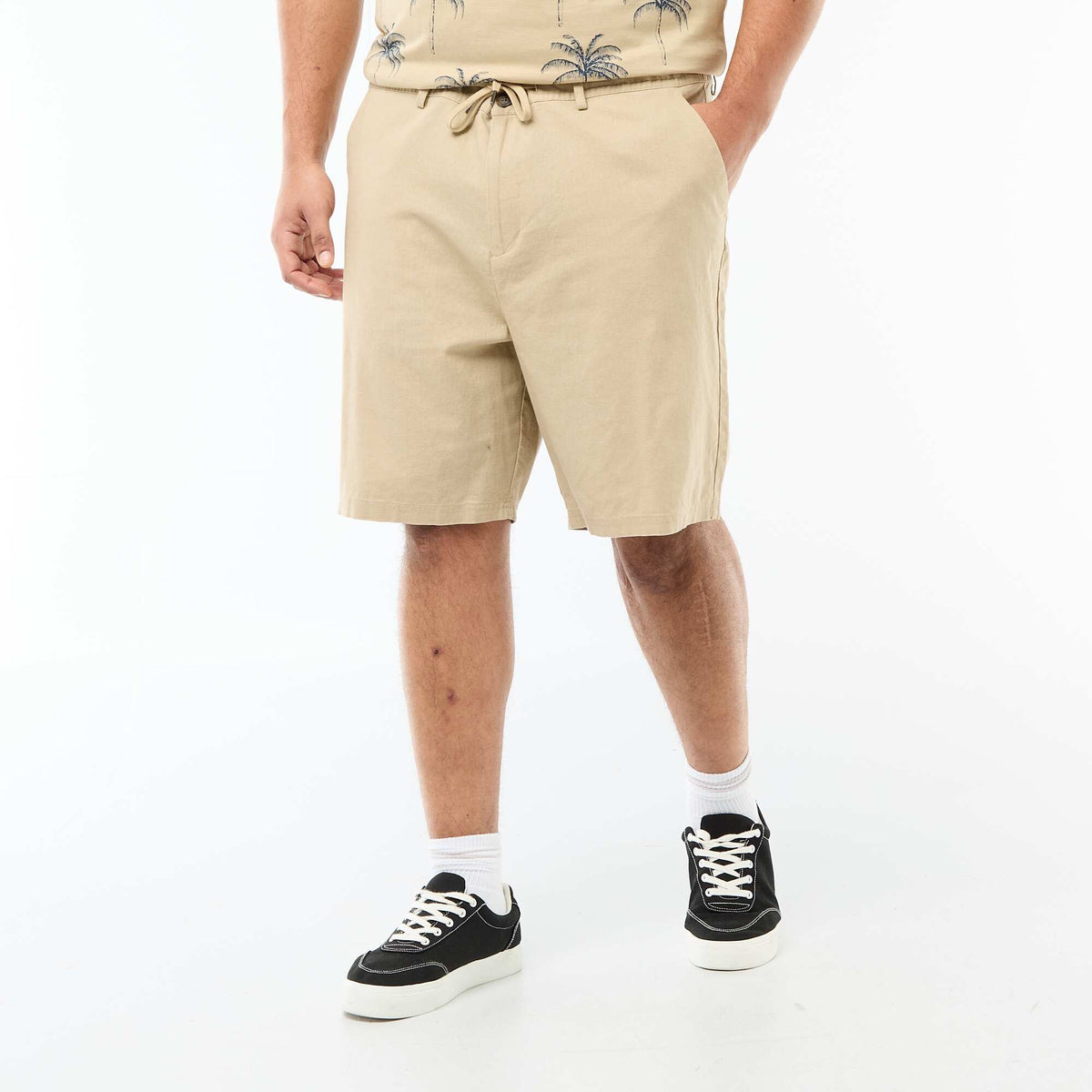 Bermuda chino con abertura abotonada + cremallera + cordones BEIGE