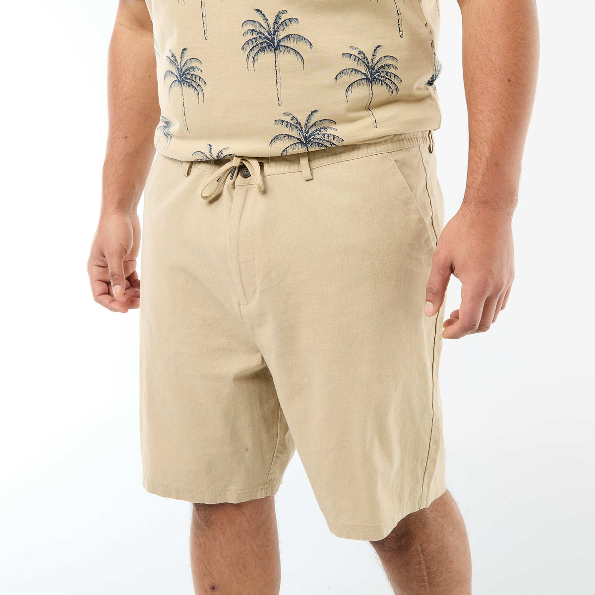 Bermuda chino con abertura abotonada + cremallera + cordones BEIGE