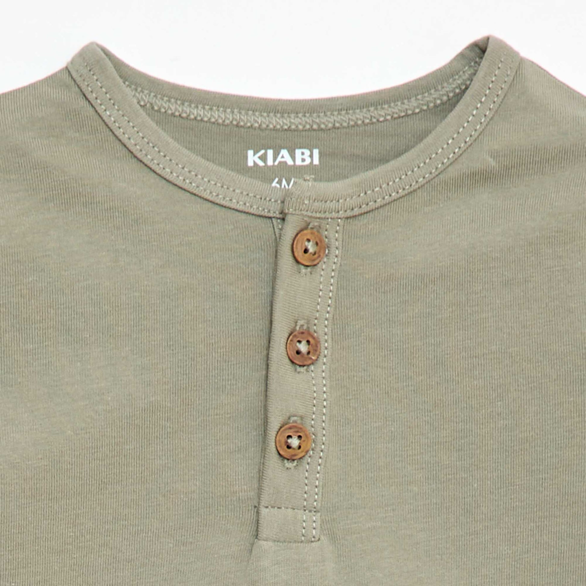 Camiseta con cuello tunecino abotonado VERDE