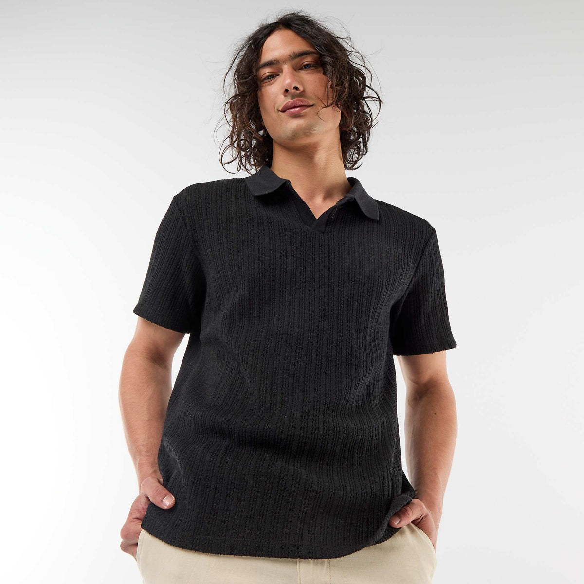 Remera de punto calado con diseño original NEGRO