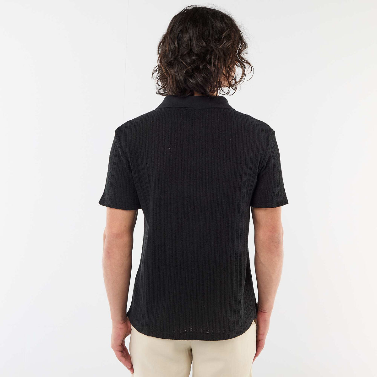 Remera de punto calado con diseño original NEGRO