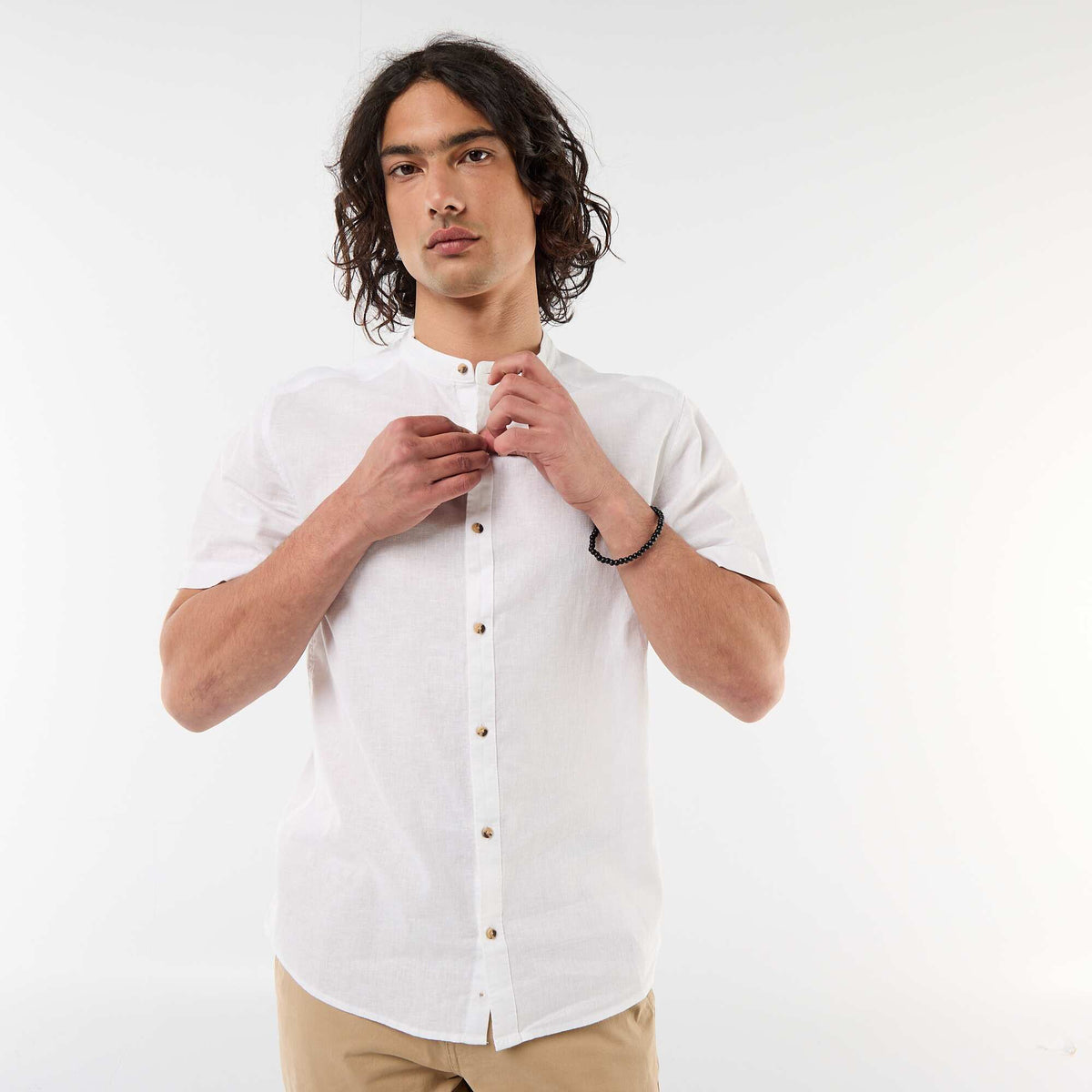 Camisa lisa de manga corta y cuello mao en mezcla de lino BLANCO