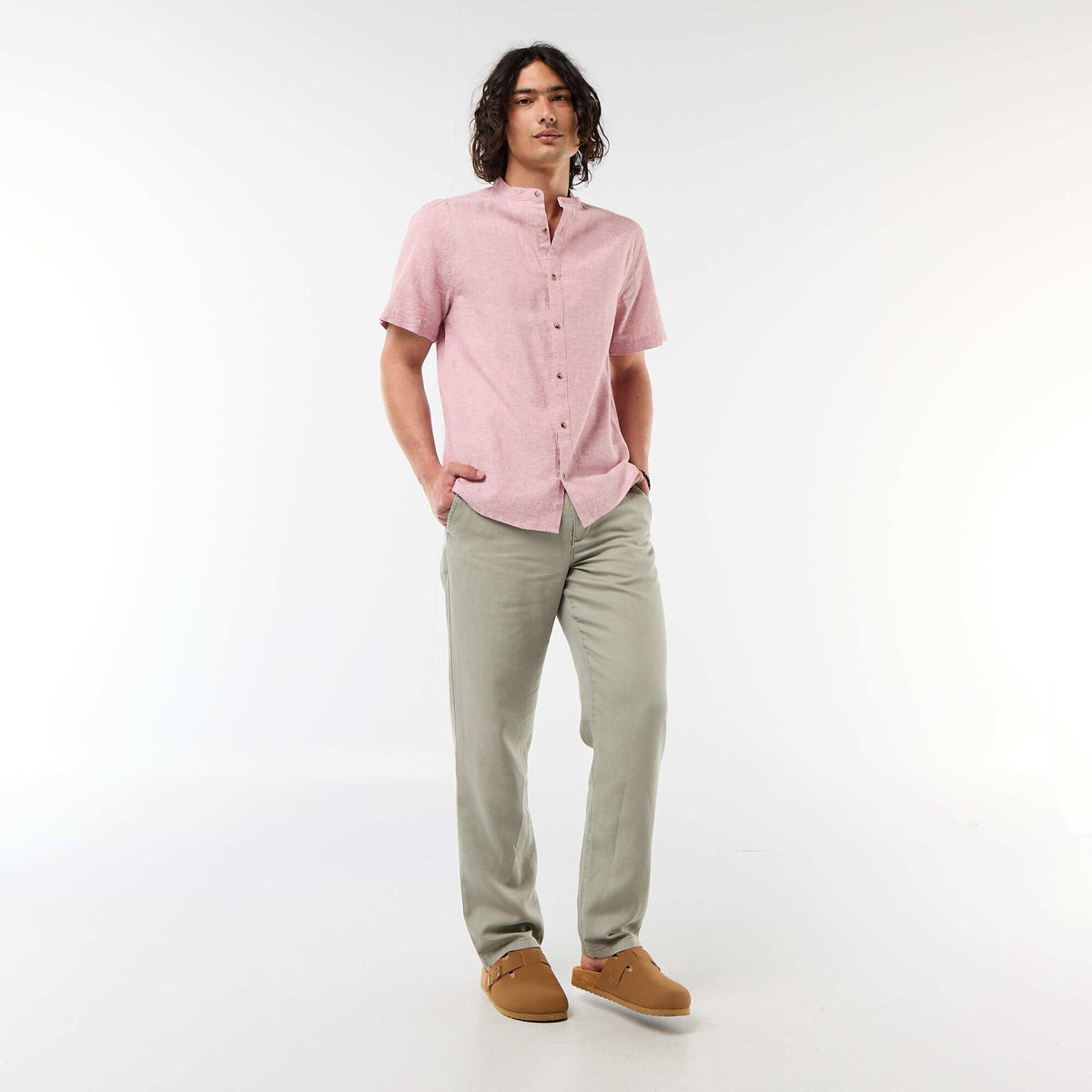 Camisa lisa de manga corta y cuello mao en mezcla de lino ROSA