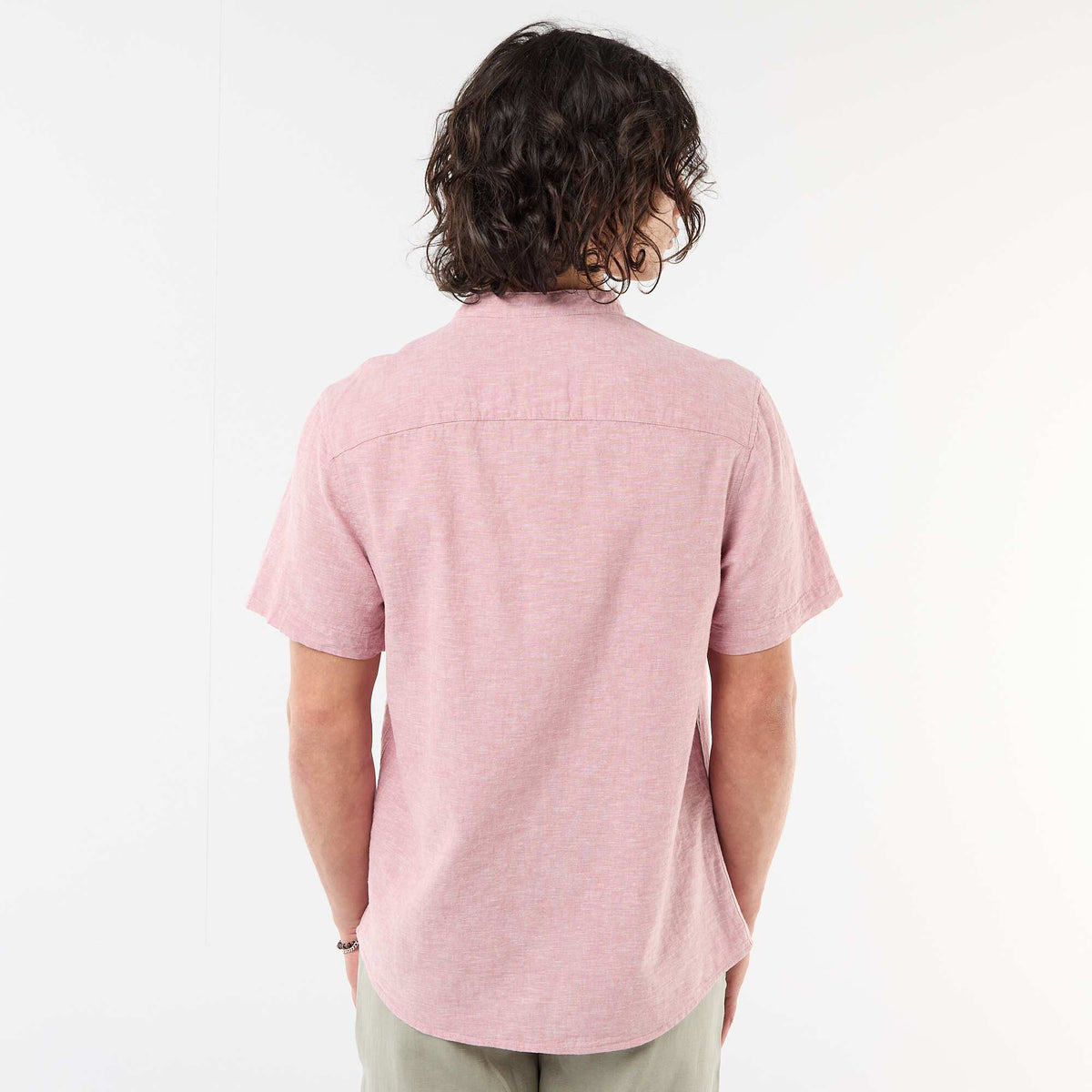 Camisa lisa de manga corta y cuello mao en mezcla de lino ROSA