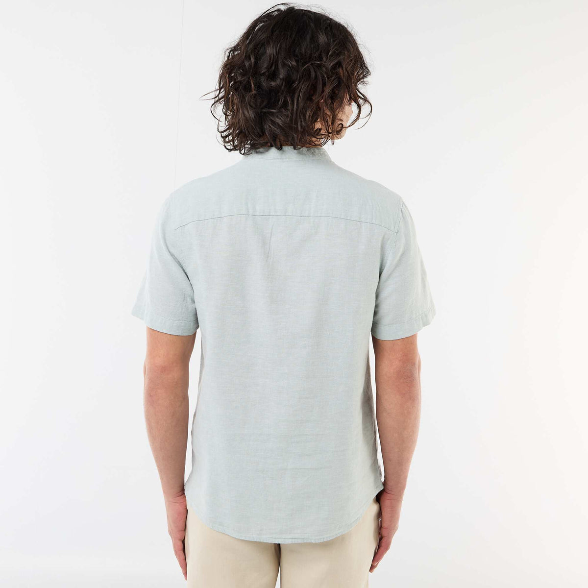Camisa lisa de manga corta y cuello mao en mezcla de lino VERDE