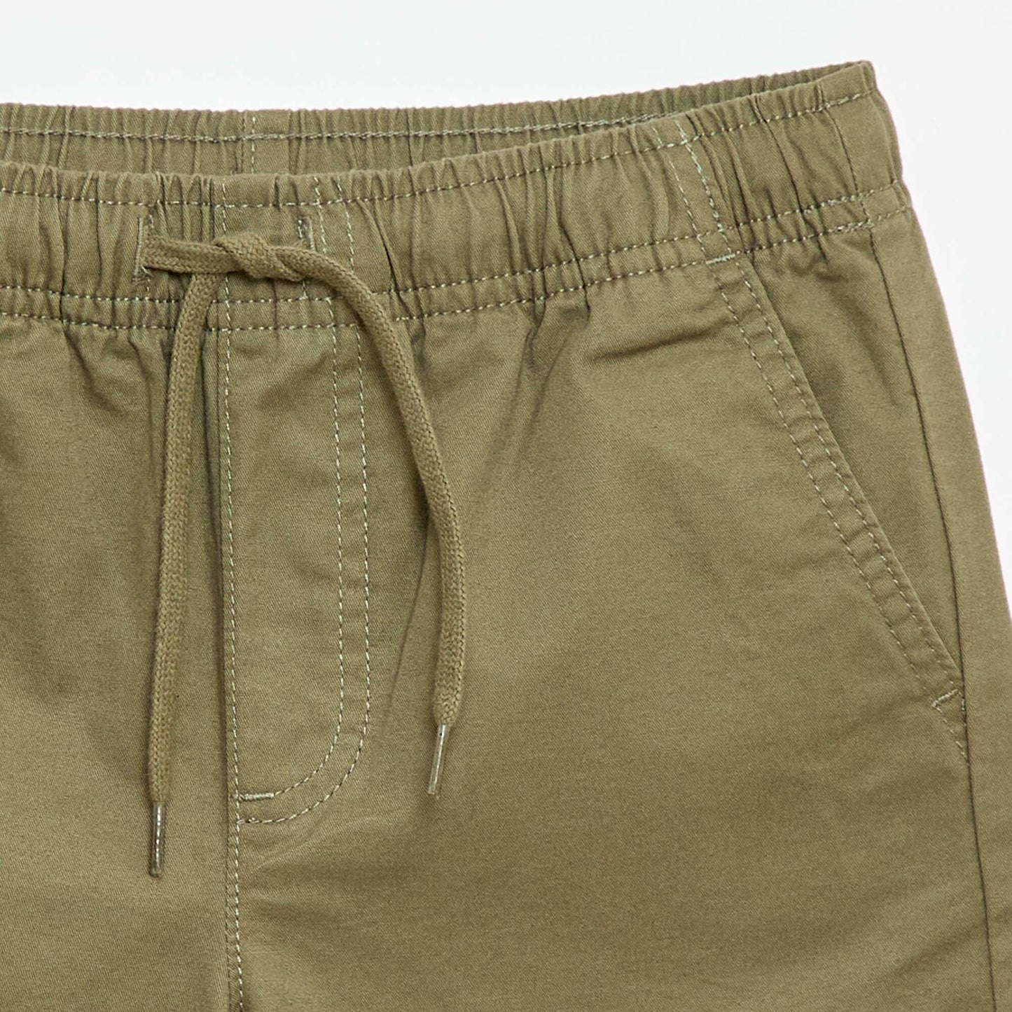 Bermuda chino liso con cordones ajustables VERDE
