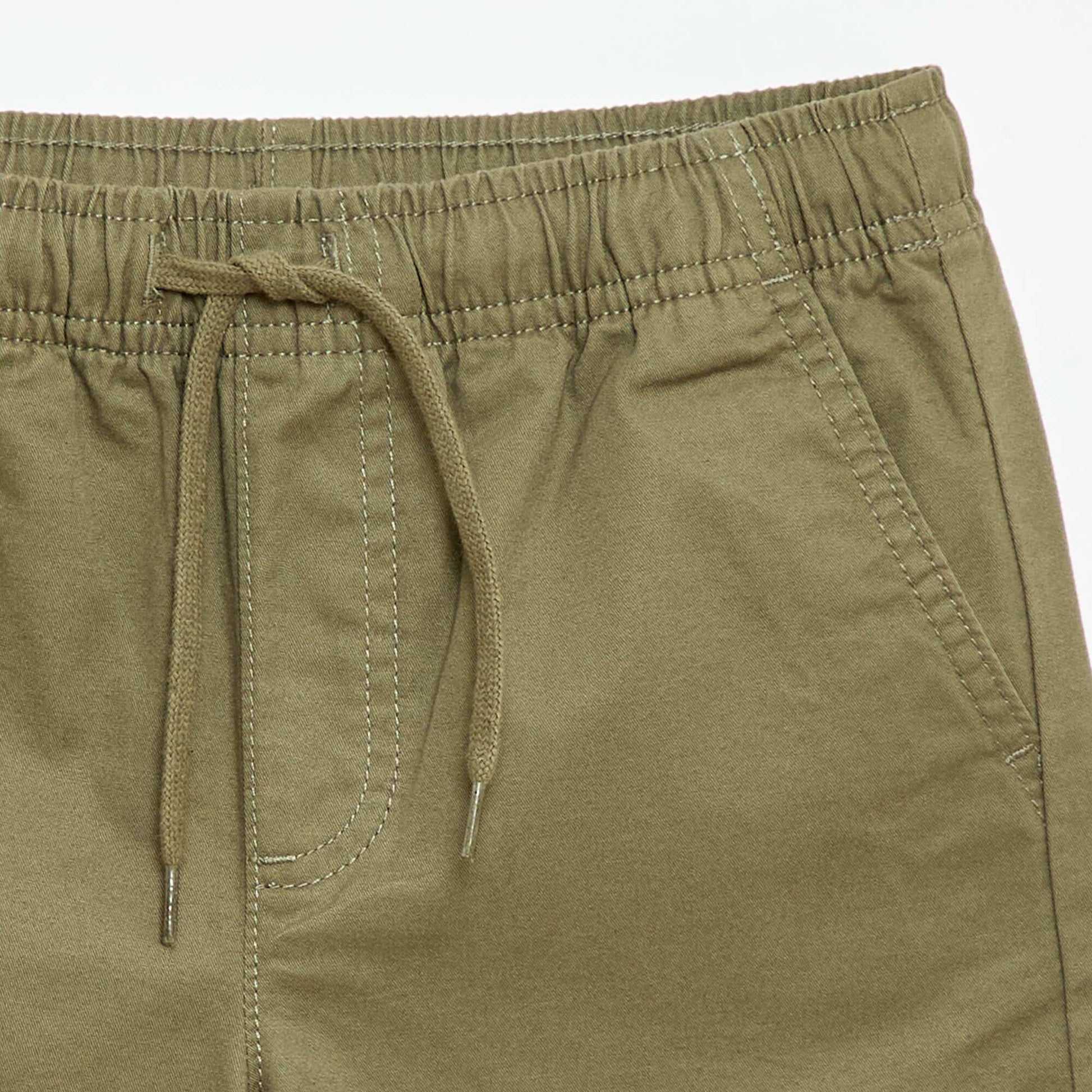 Bermuda chino liso con cordones ajustables VERDE