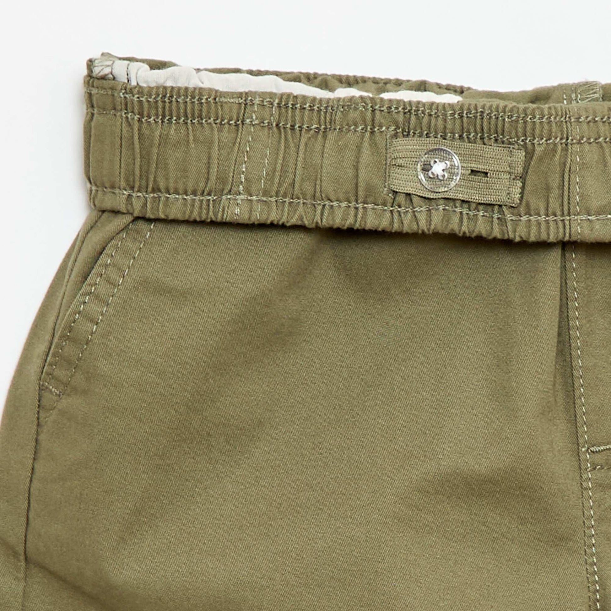 Bermuda chino liso con cordones ajustables VERDE