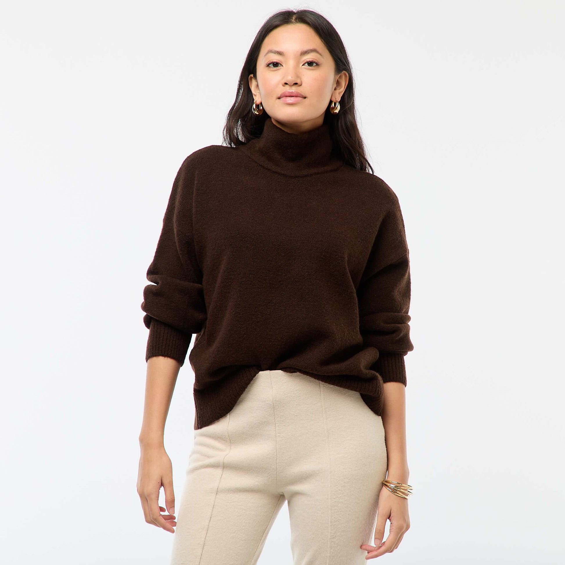 Suéter suave con abertura joya en la espalda MARRON