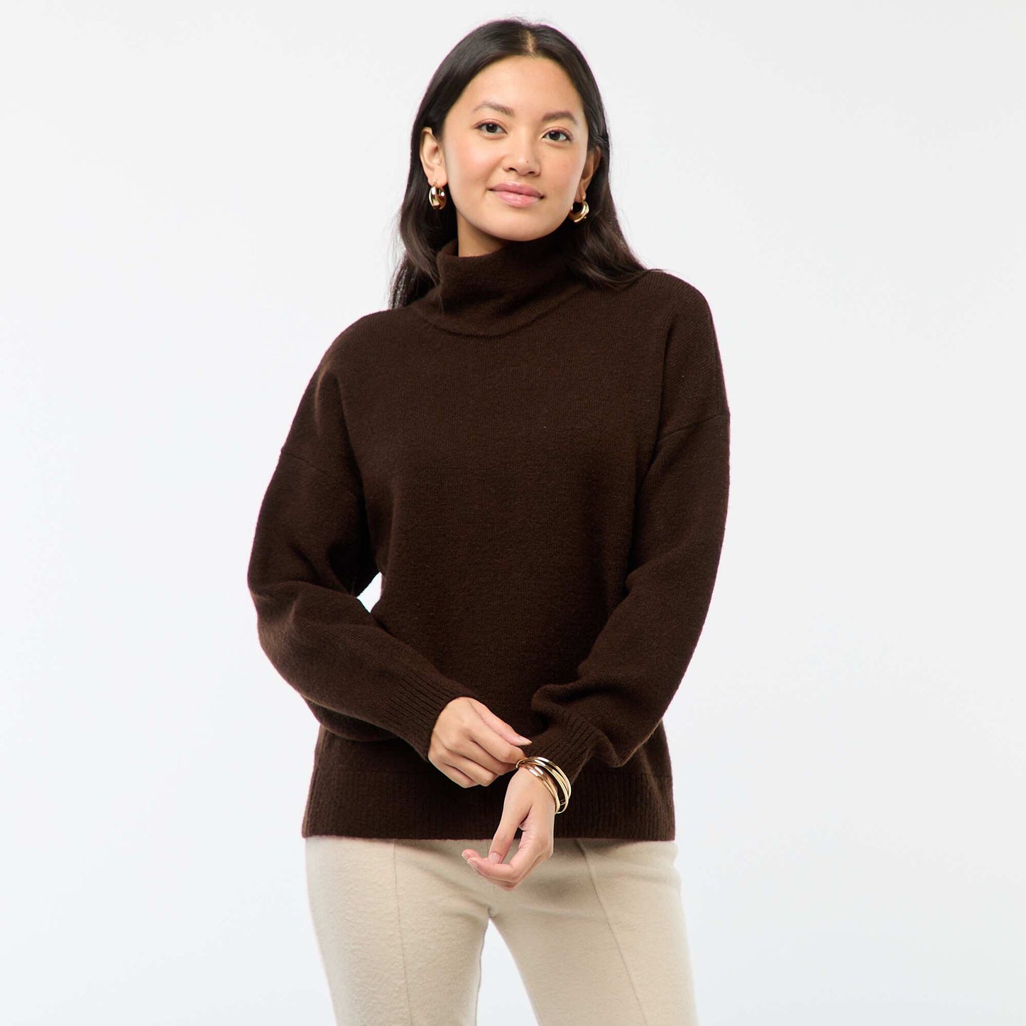 Suéter suave con abertura joya en la espalda MARRON