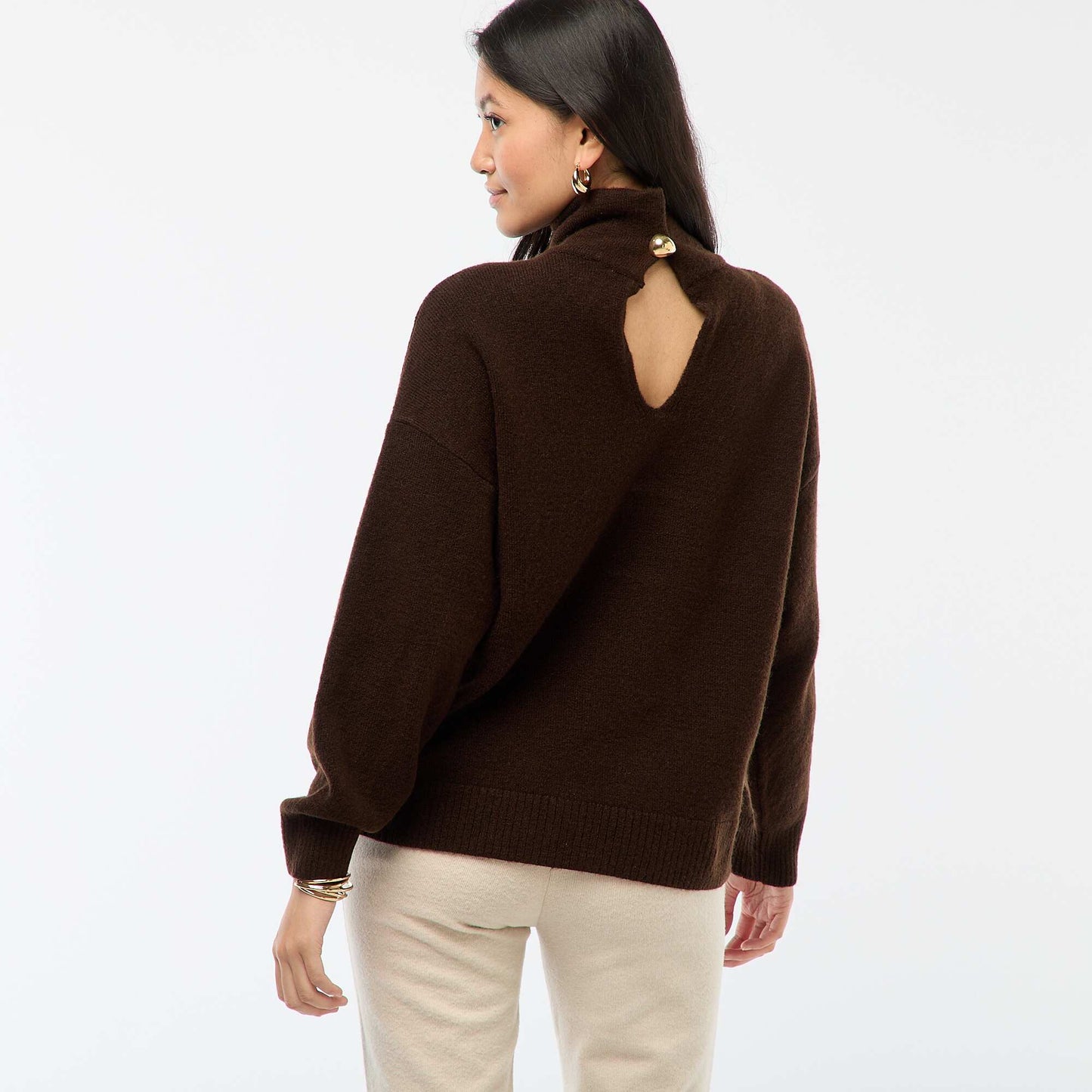 Suéter suave con abertura joya en la espalda MARRON