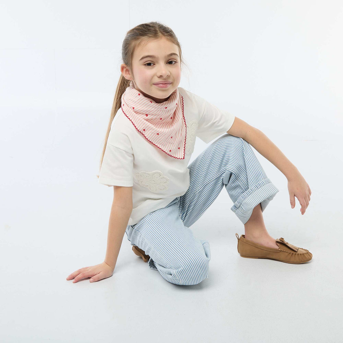 Camiseta con flores de macramé BLANCO