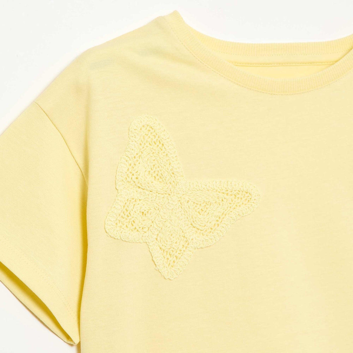 Camiseta con flores de macramé AMARILLO
