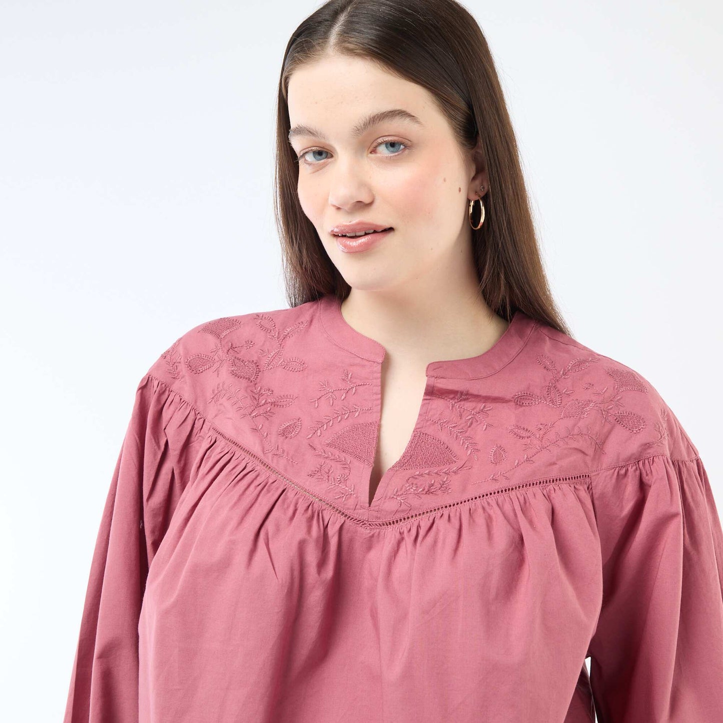 Blusa de manga larga con bordados ROJO