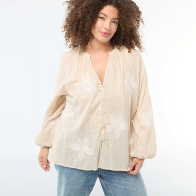 Blusa con bordados BEIGE