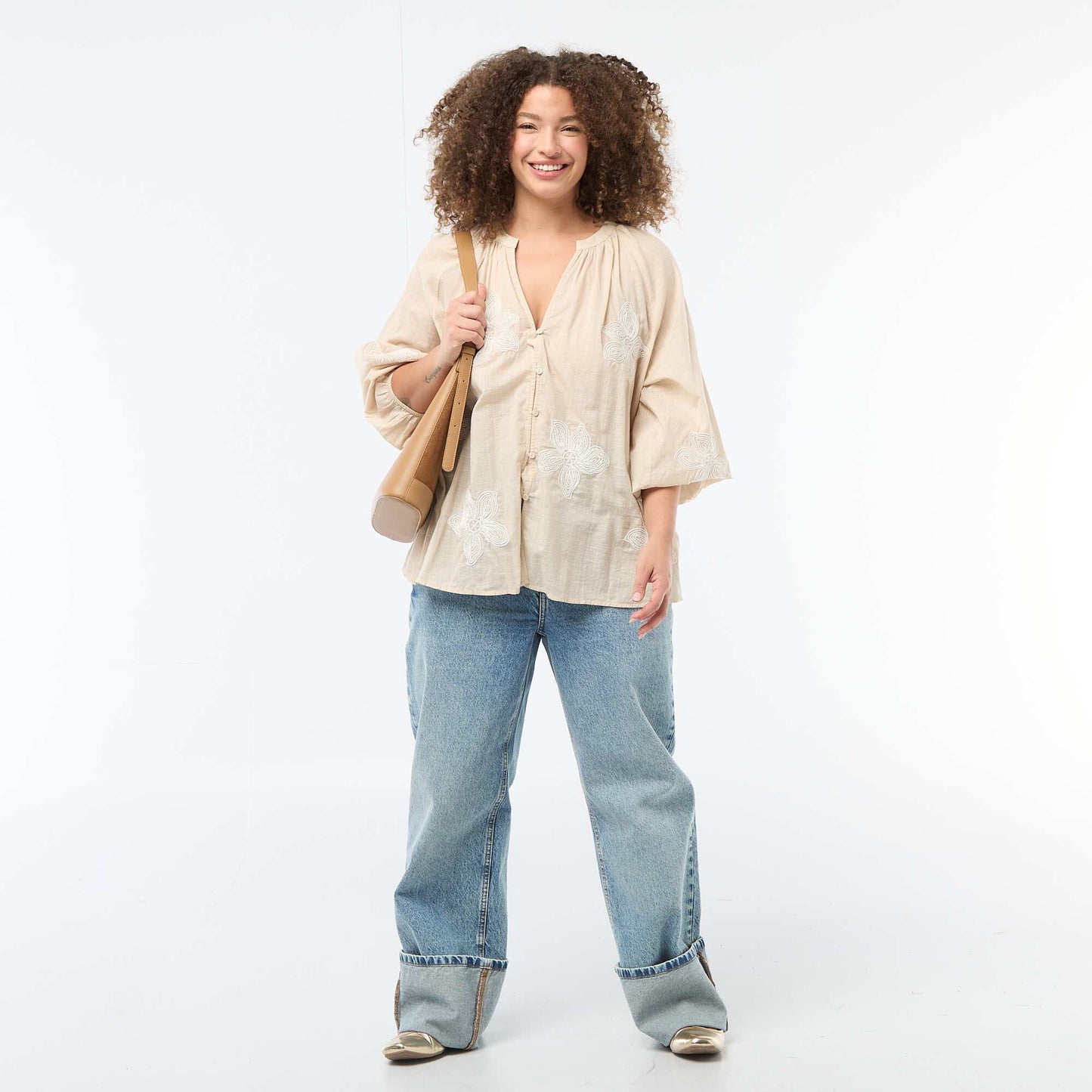 Blusa con bordados BEIGE