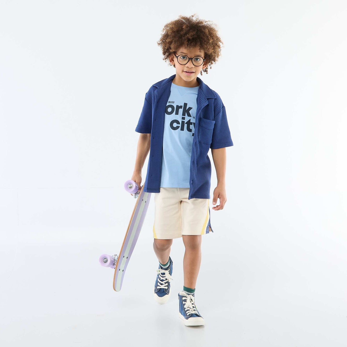 Camiseta estampada con mensaje AZUL