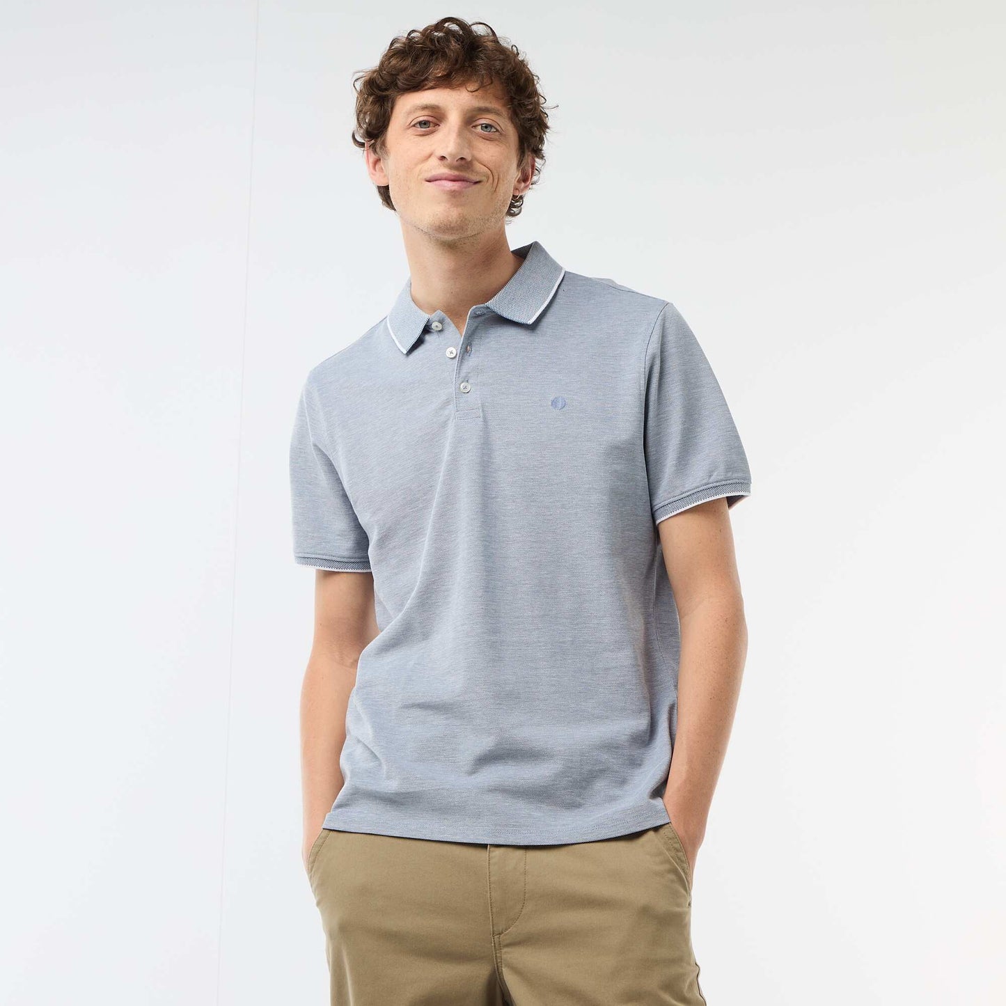 Remera con bordado en el pecho AZUL