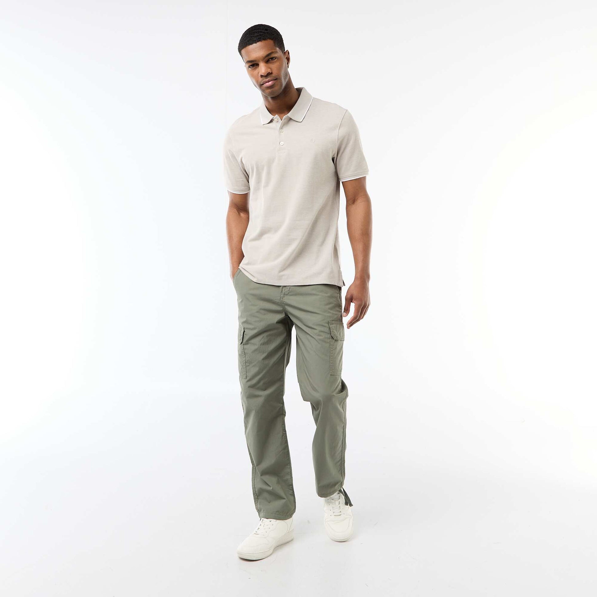 Remera con bordado en el pecho KAKI