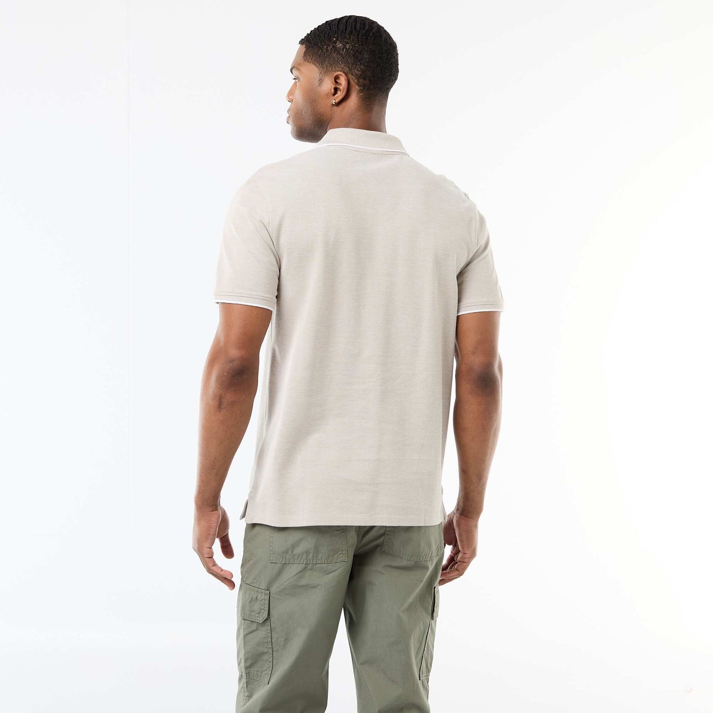 Remera con bordado en el pecho KAKI