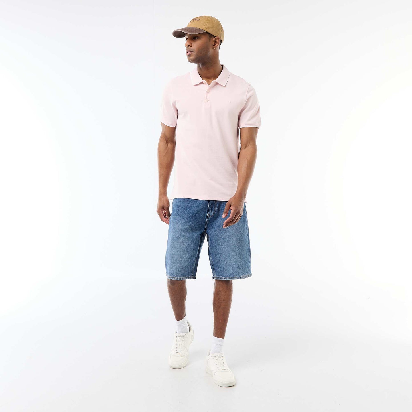 Remera con bordado en el pecho ROSA