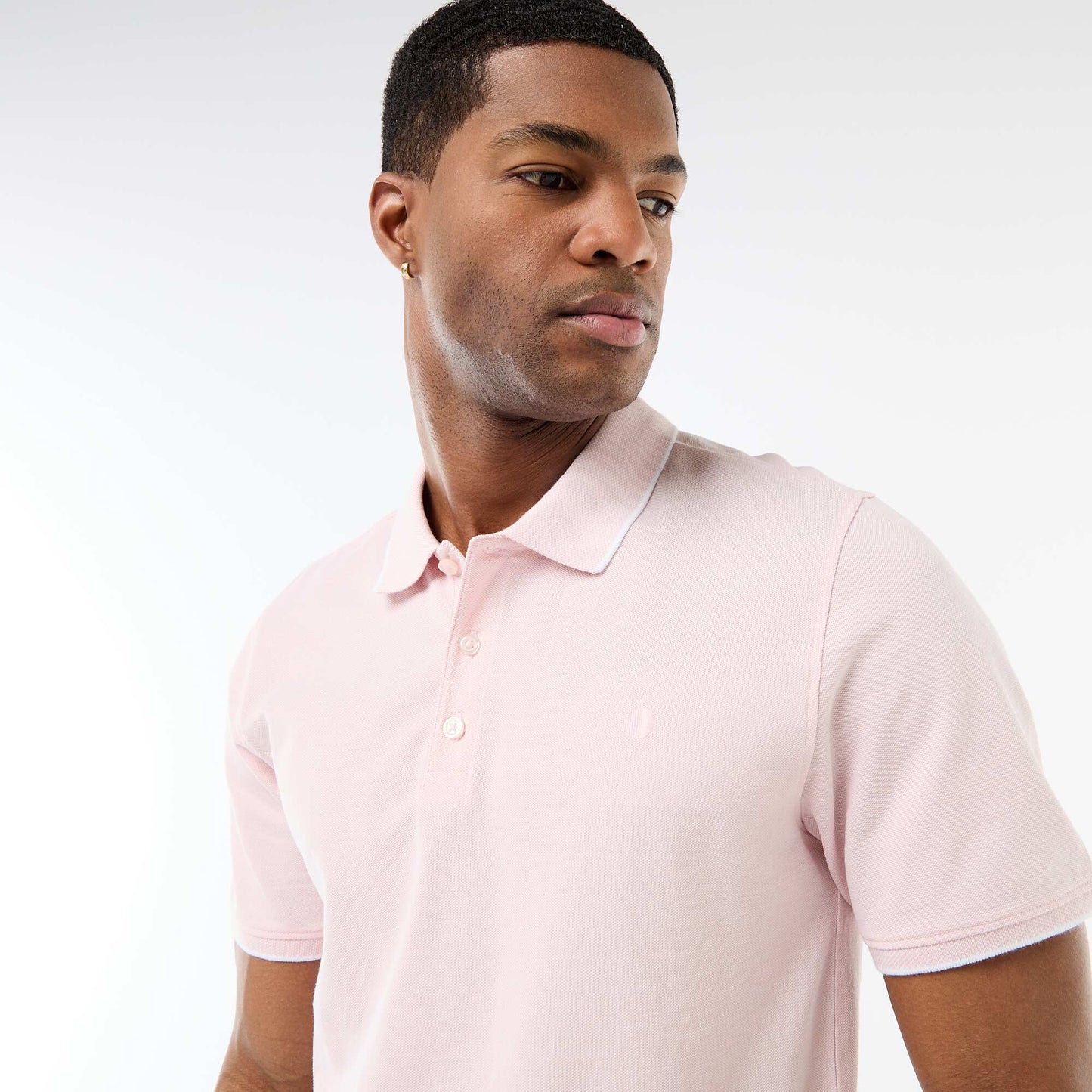 Remera con bordado en el pecho ROSA