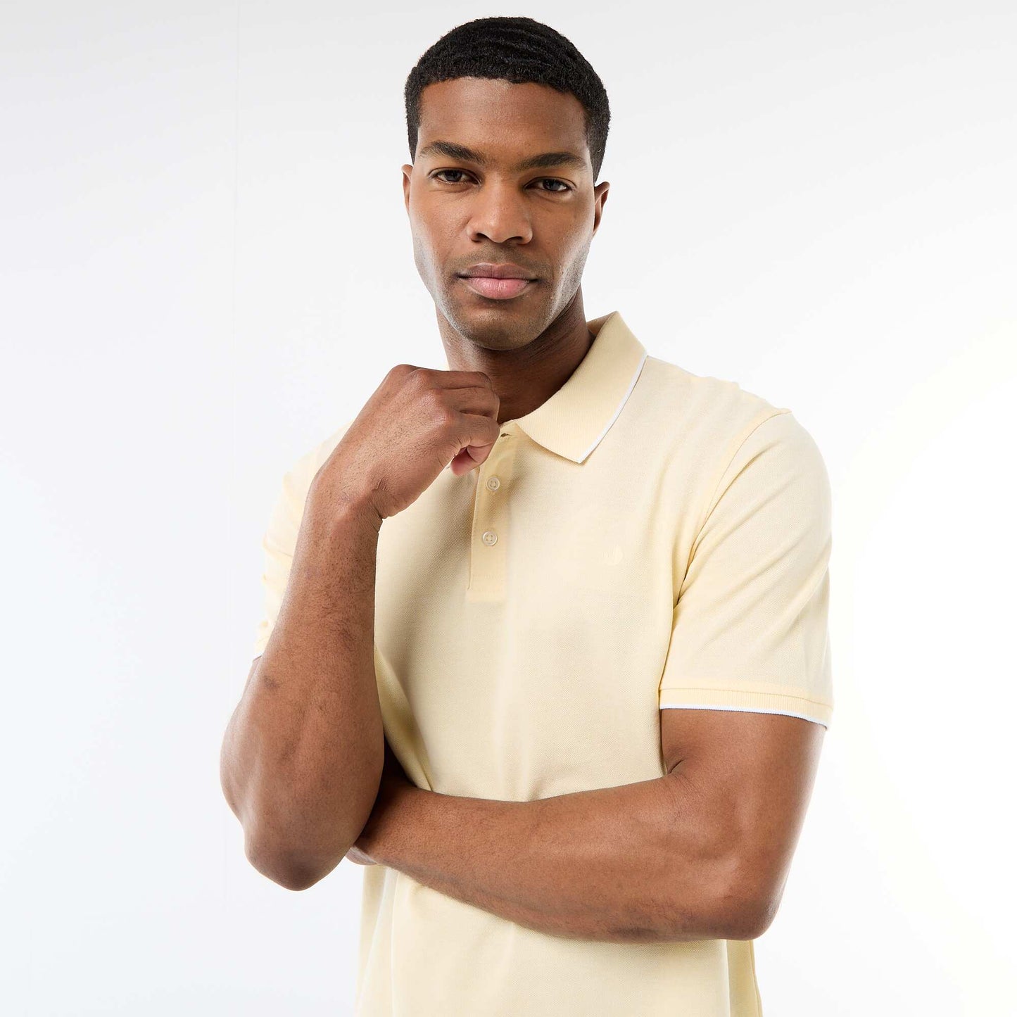 Remera con bordado en el pecho AMARILLO