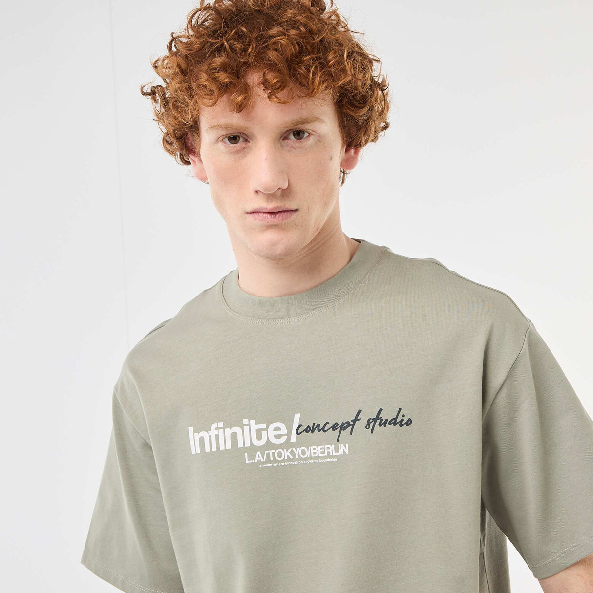 Camiseta con estampados delante y detrás en algodón liso VERDE
