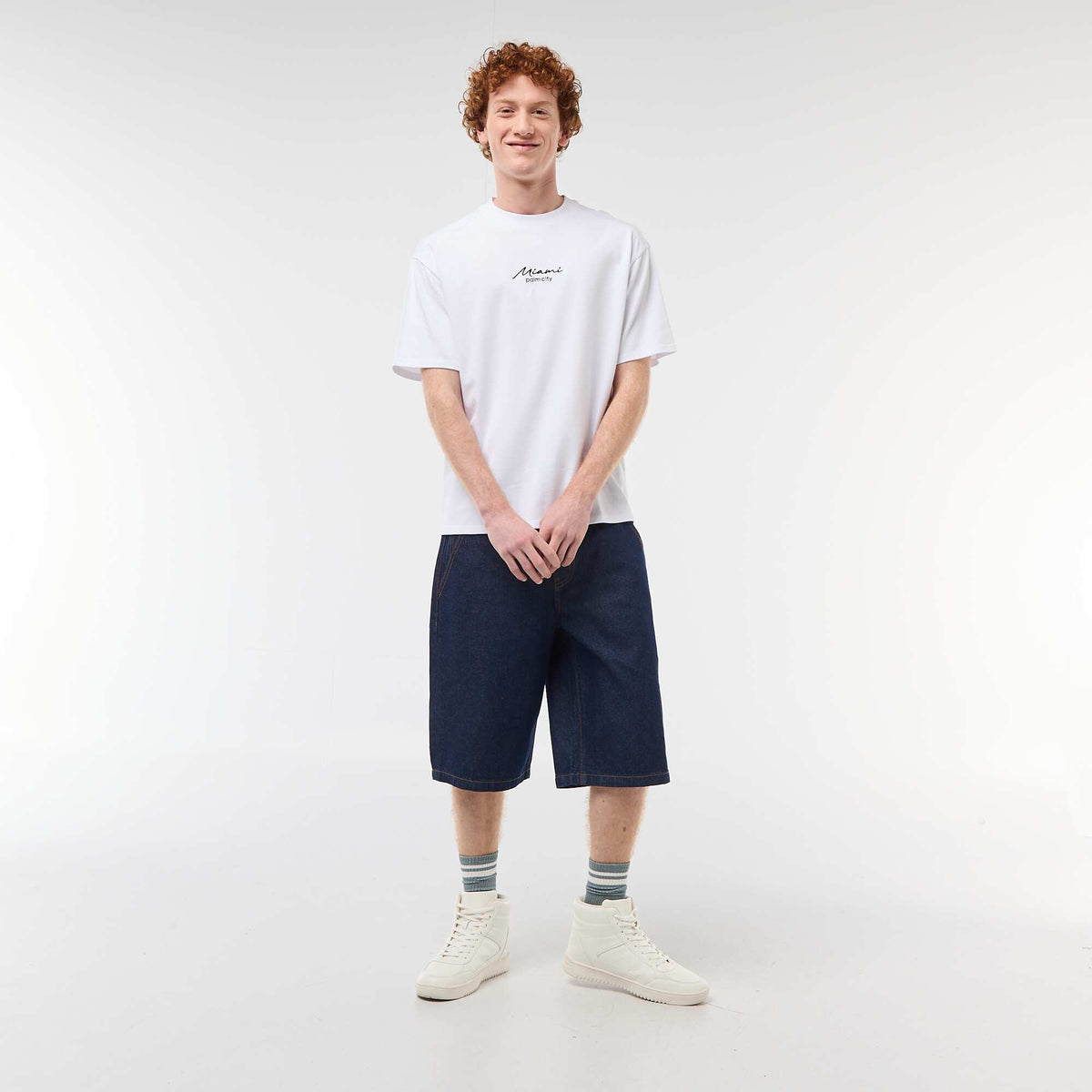 Camiseta de cuello redondo con bordado contrastante BLANCO