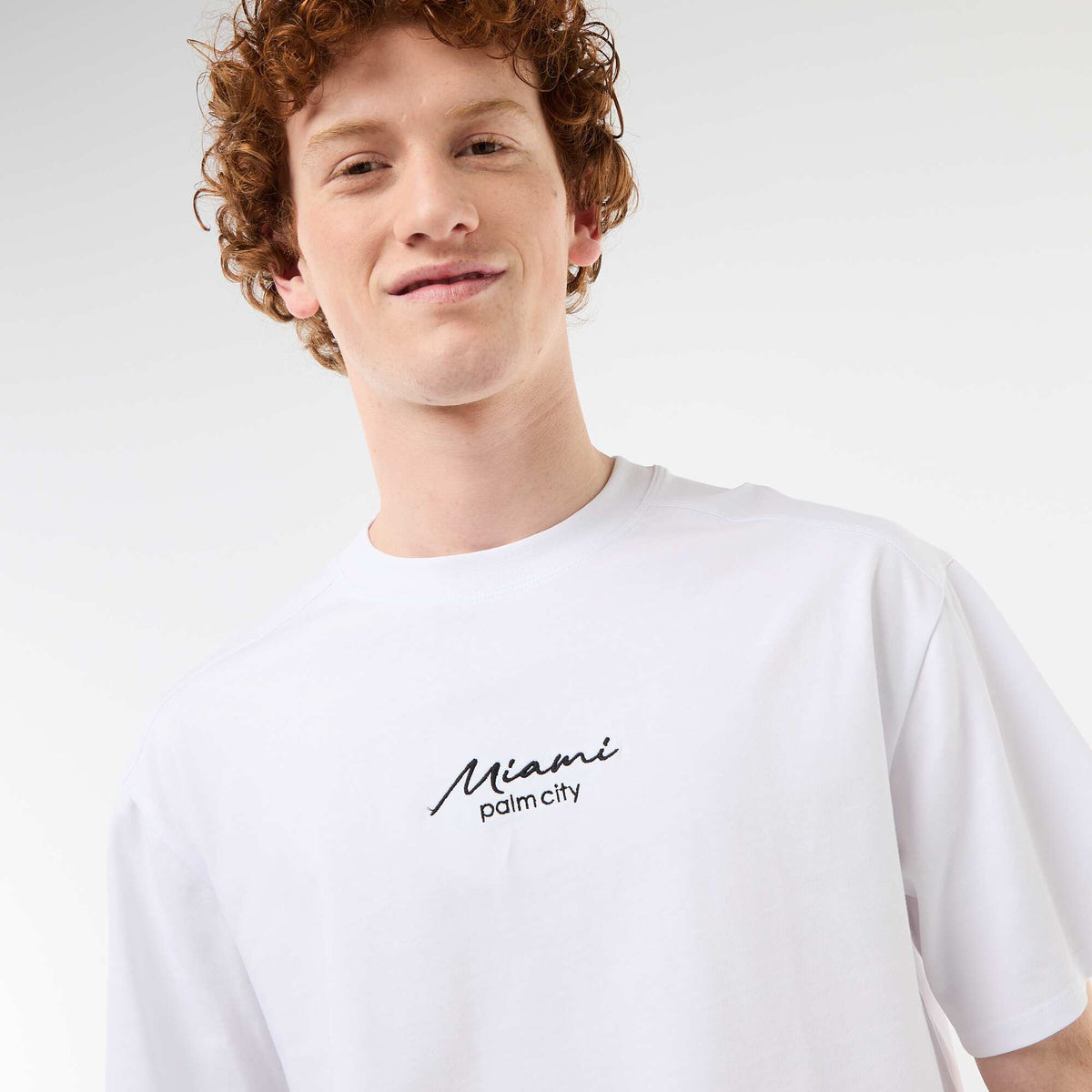 Camiseta de cuello redondo con bordado contrastante BLANCO
