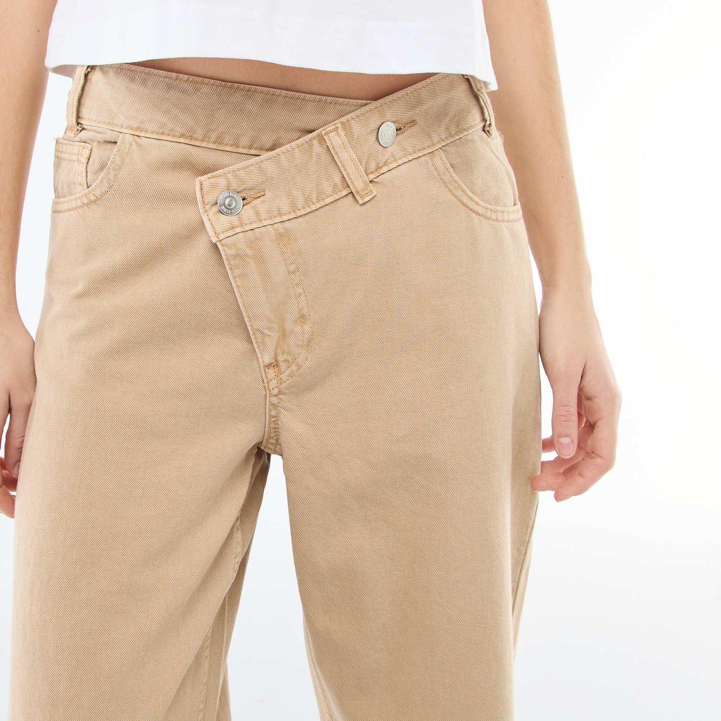Pantalón de twill con abertura asimétrica BEIGE