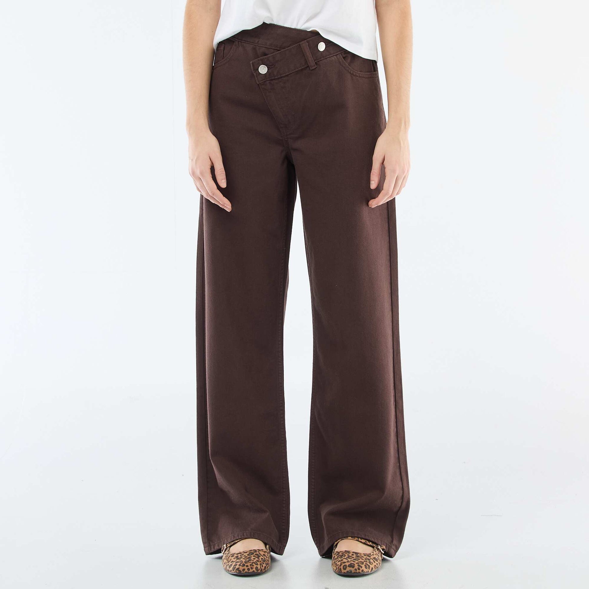Pantalón de twill con abertura asimétrica MARRON