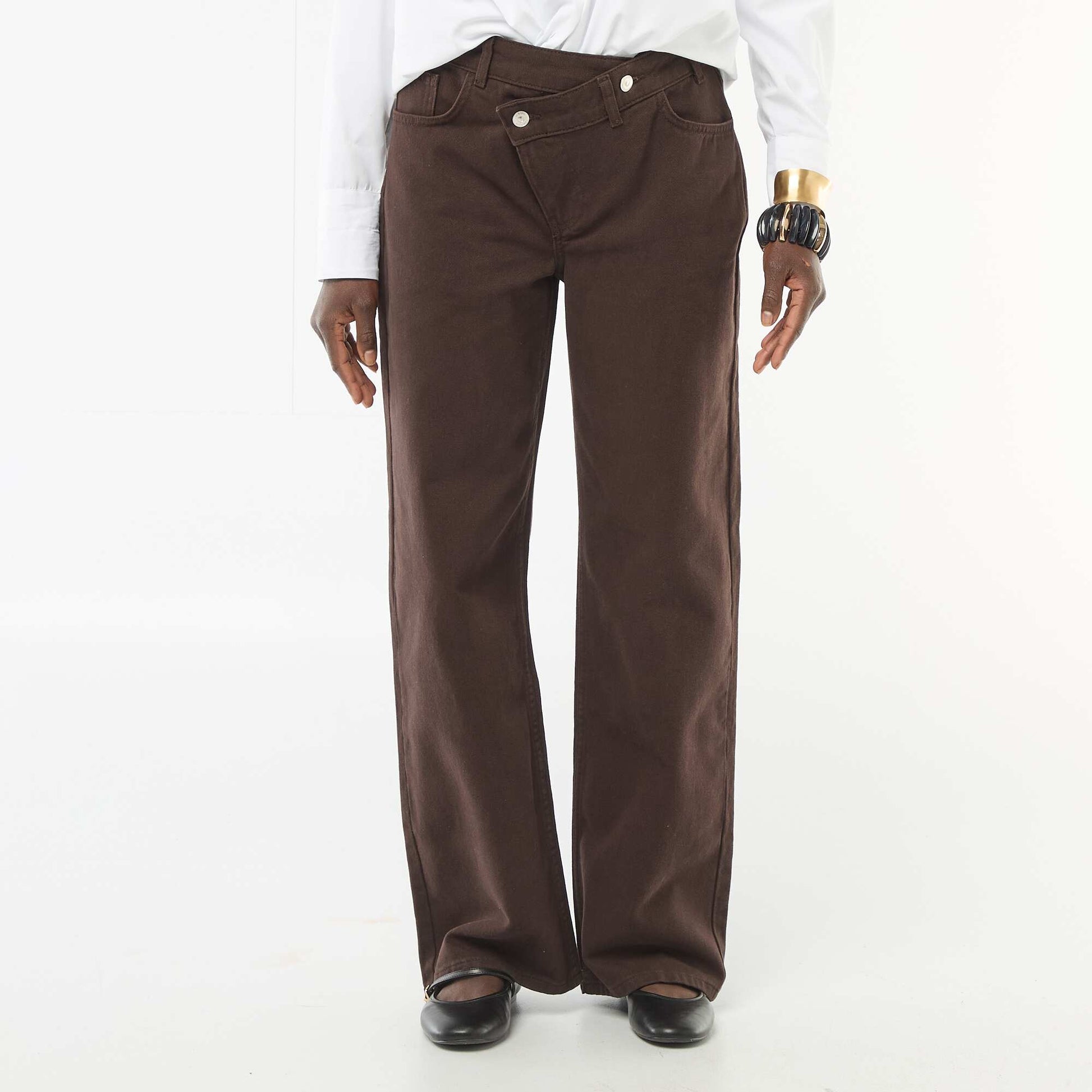 Pantalón de twill con abertura asimétrica MARRON
