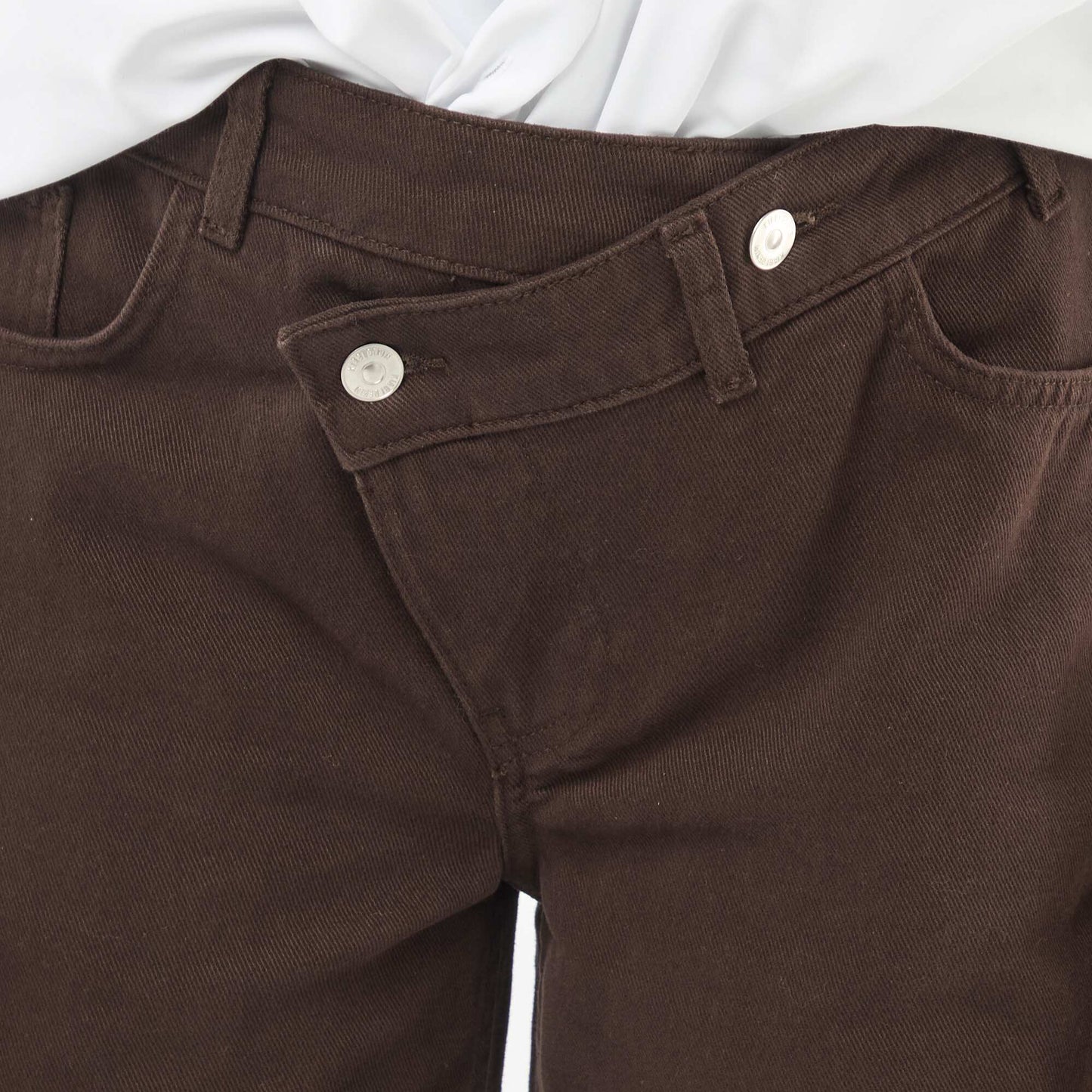 Pantalón de twill con abertura asimétrica MARRON