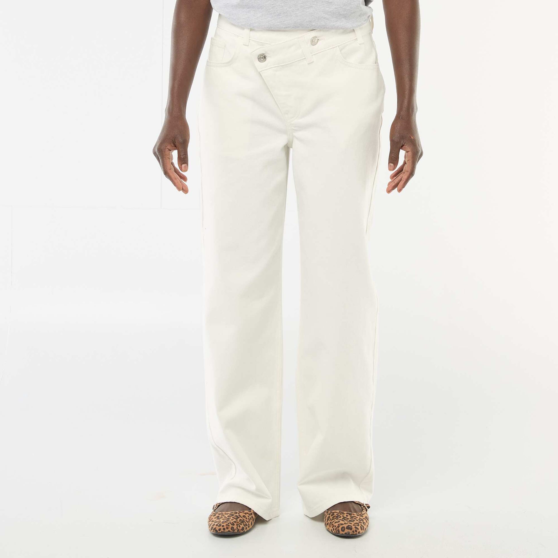 Pantalón de twill con abertura asimétrica BEIGE